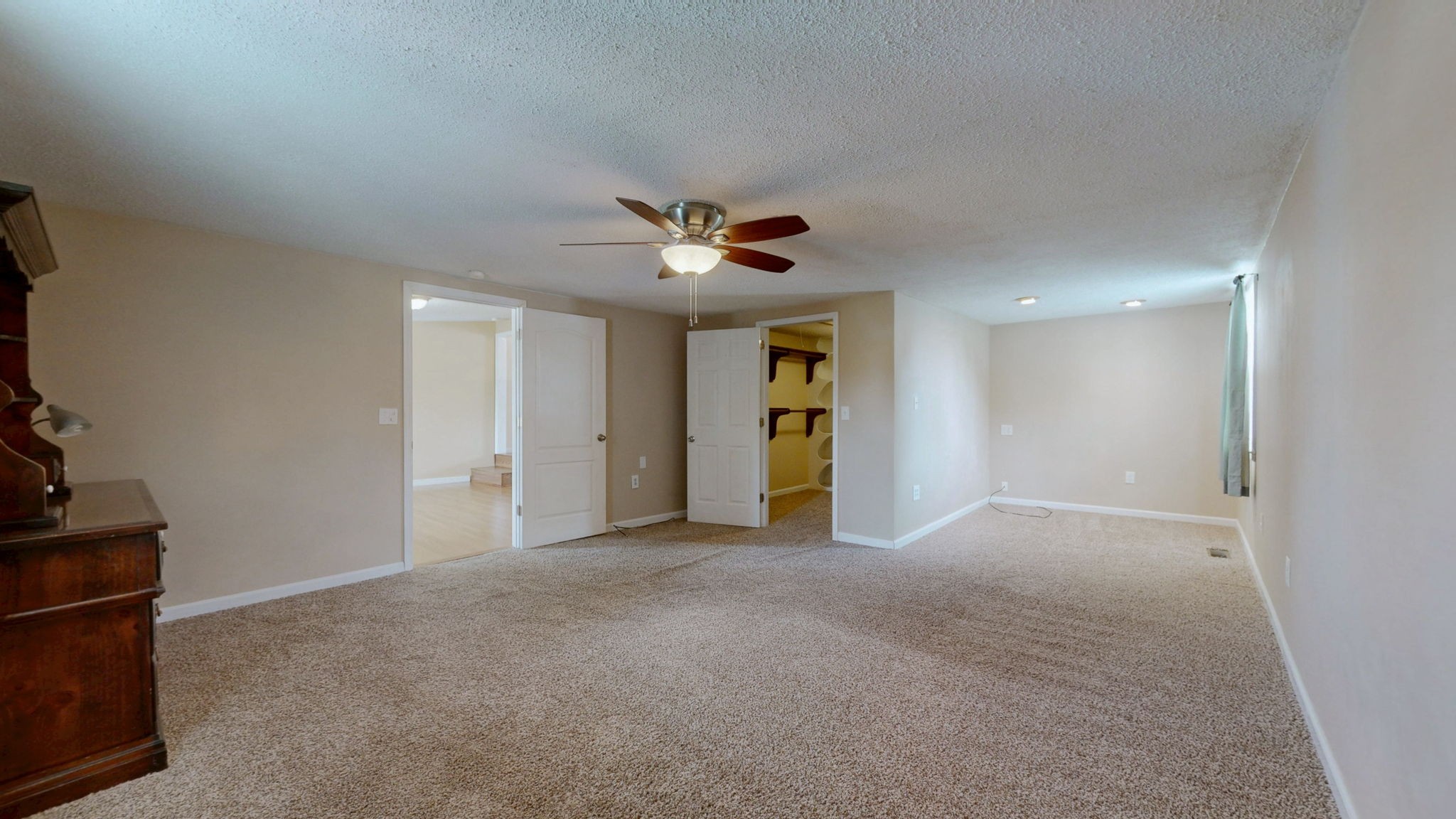 100 Waggoner St Property Photo 17
