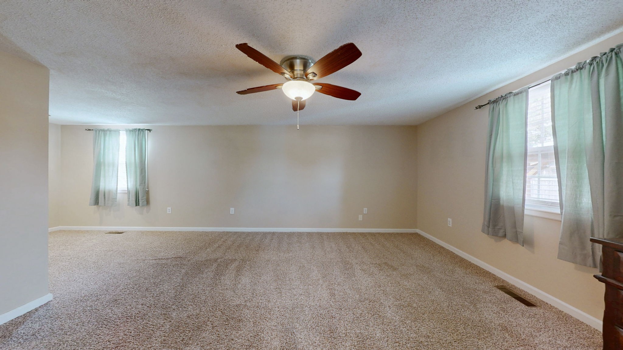 100 Waggoner St Property Photo 18