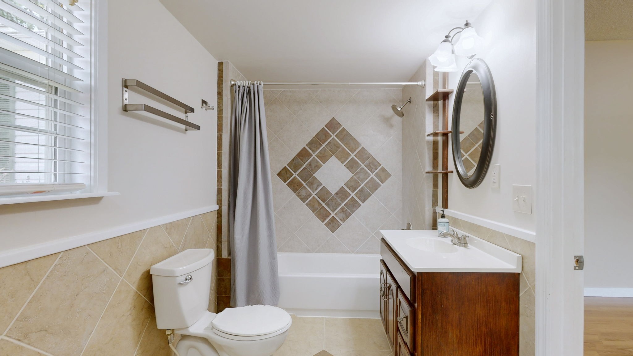 100 Waggoner St Property Photo 20