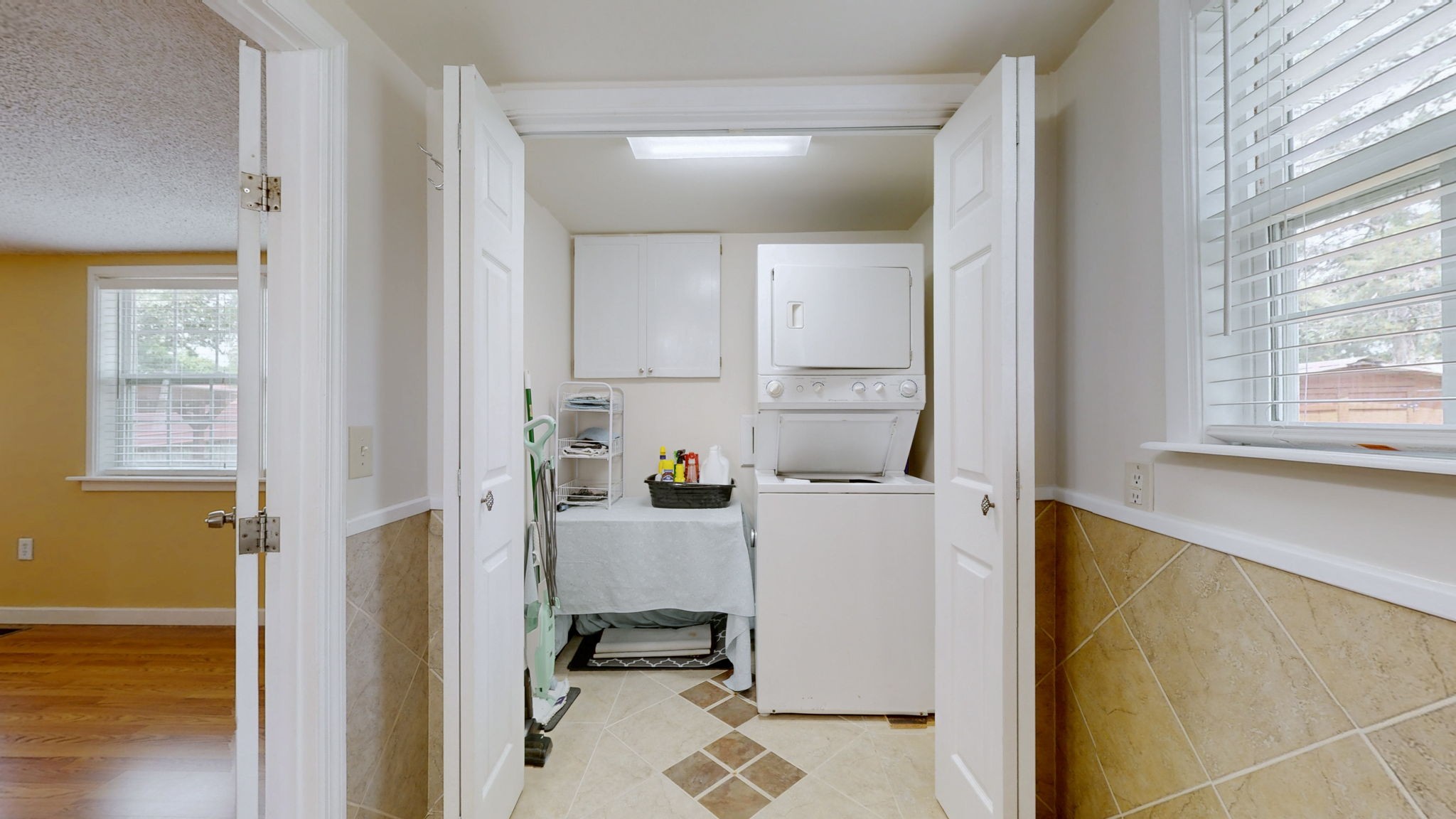 100 Waggoner St Property Photo 21