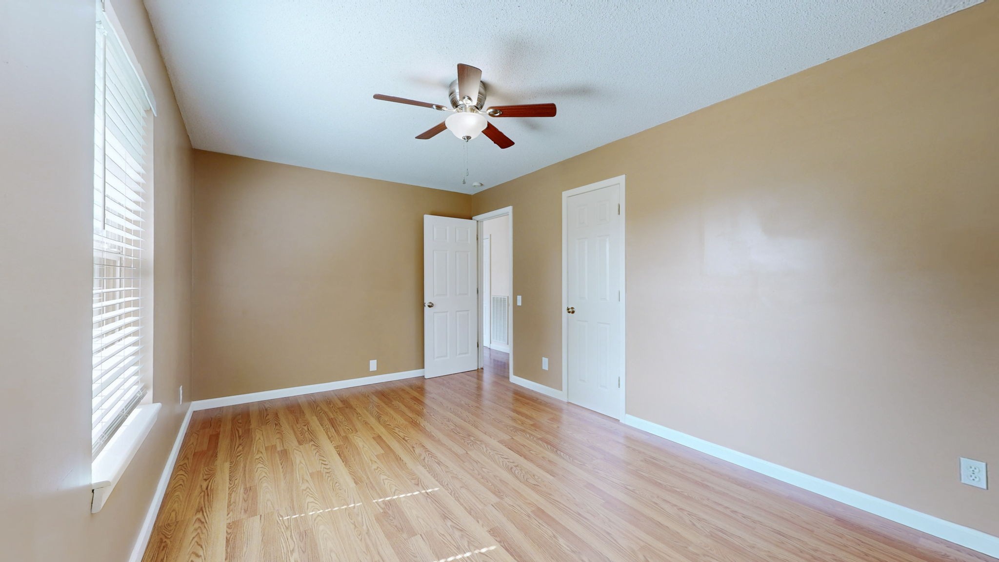 100 Waggoner St Property Photo 22