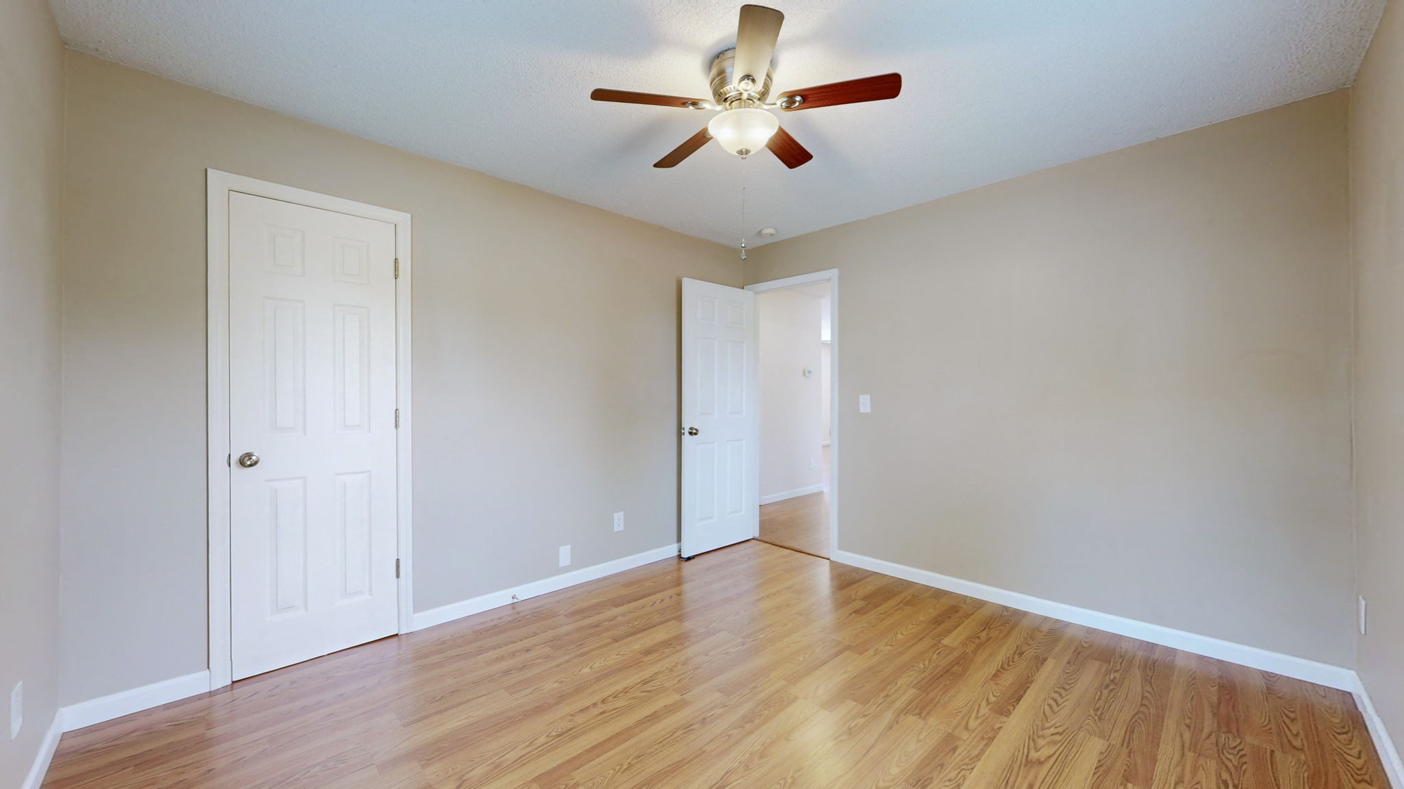 100 Waggoner St Property Photo 24
