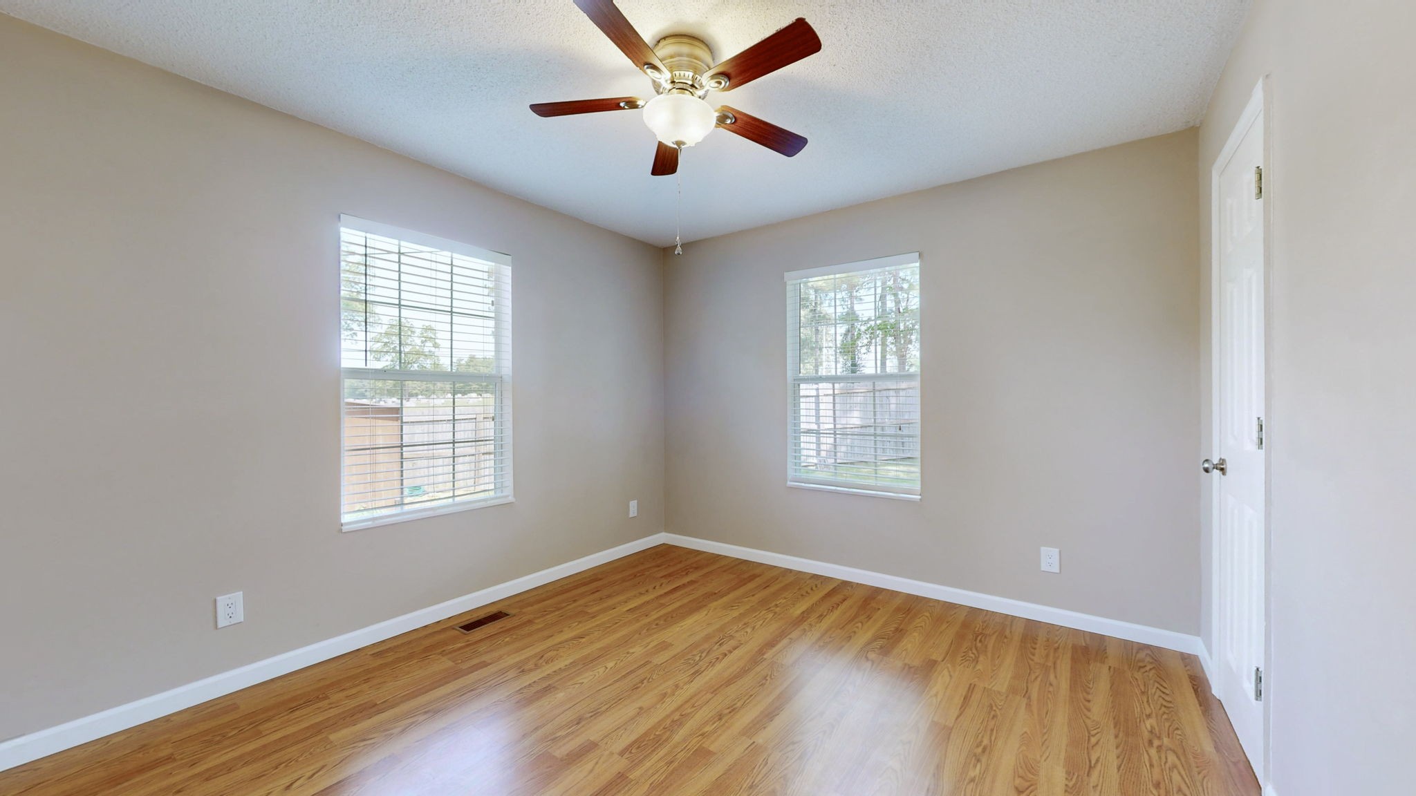 100 Waggoner St Property Photo 25