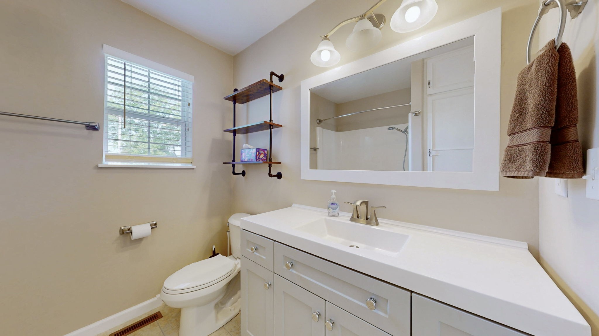100 Waggoner St Property Photo 26