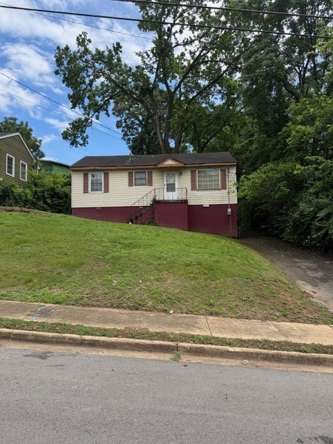 704 Glenview Dr, E Property Photo 1