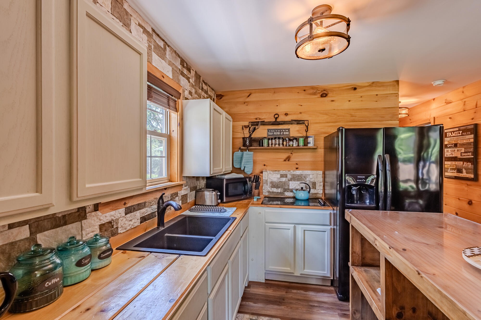 6725 State Highway 304 Property Photo 10