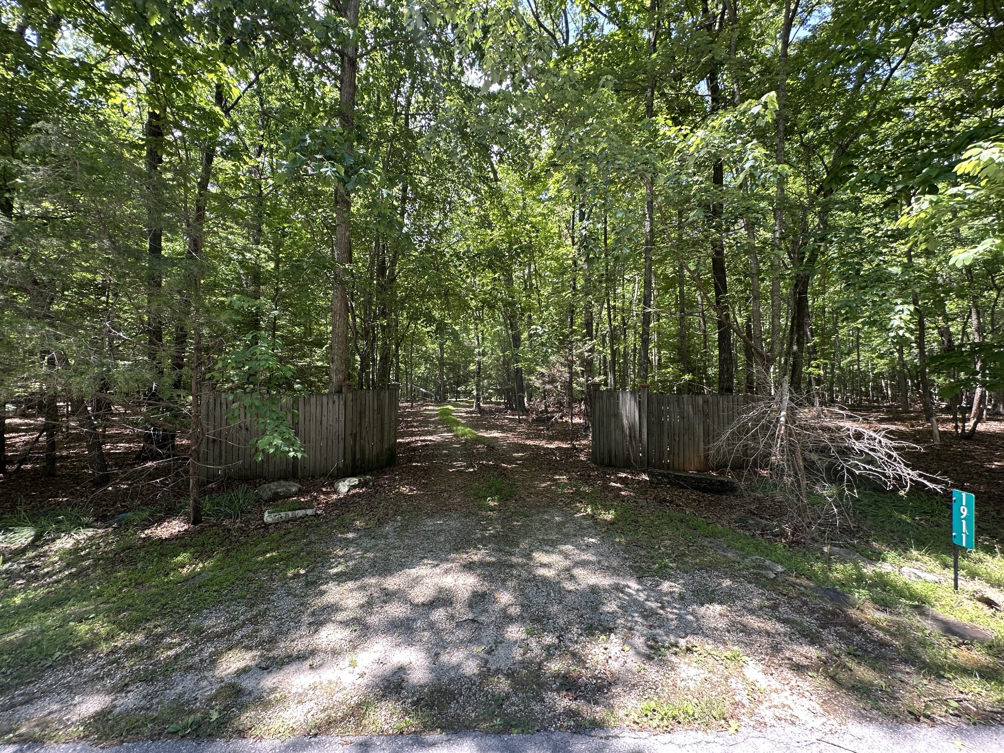 1911 Hickory Pl Property Photo 6