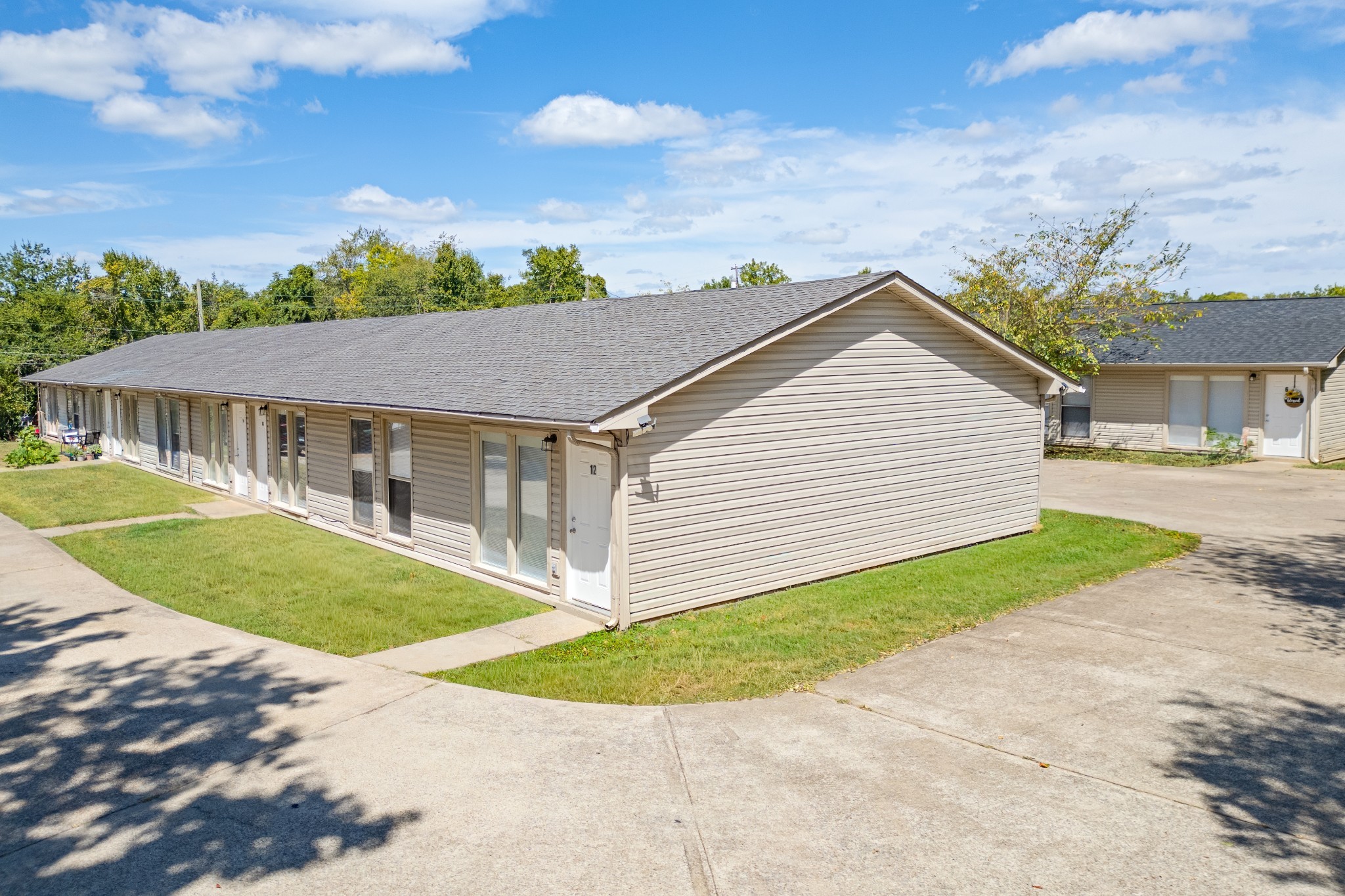 211 Oak St Property Photo 1