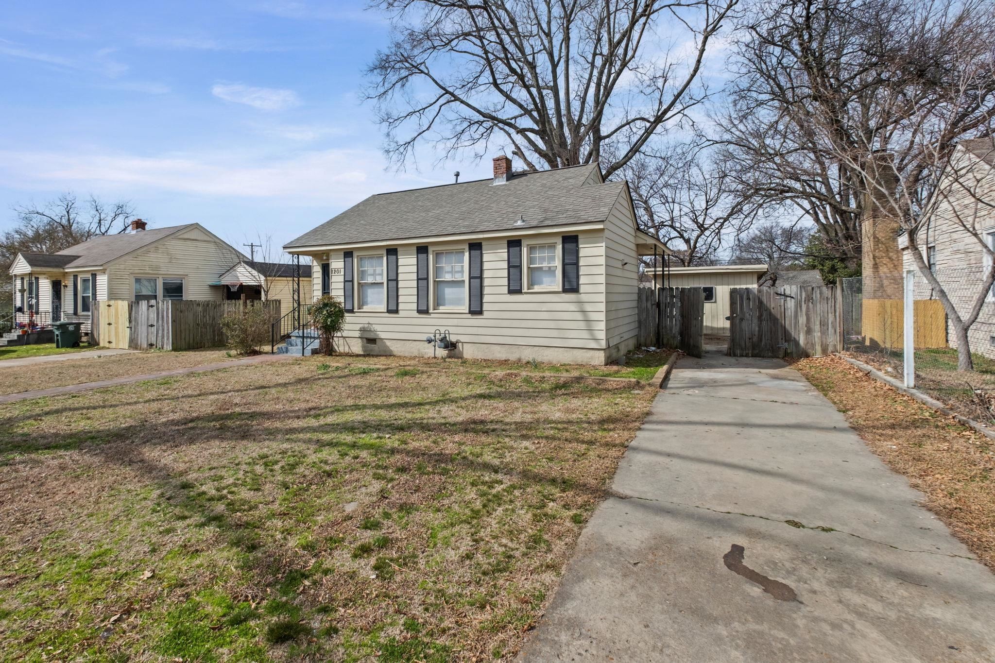 1201 Leawood St Property Photo 2