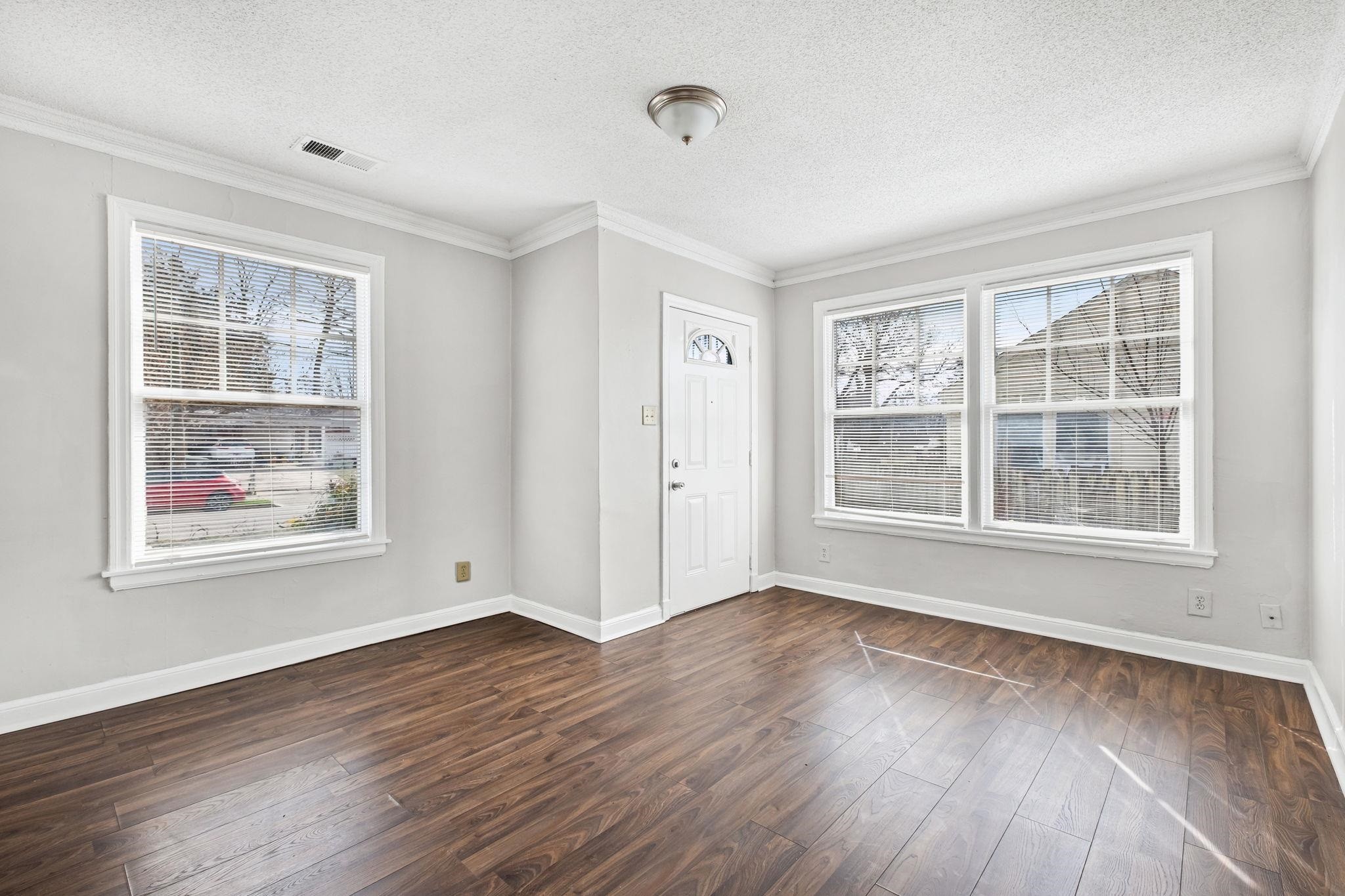 1201 Leawood St Property Photo 5