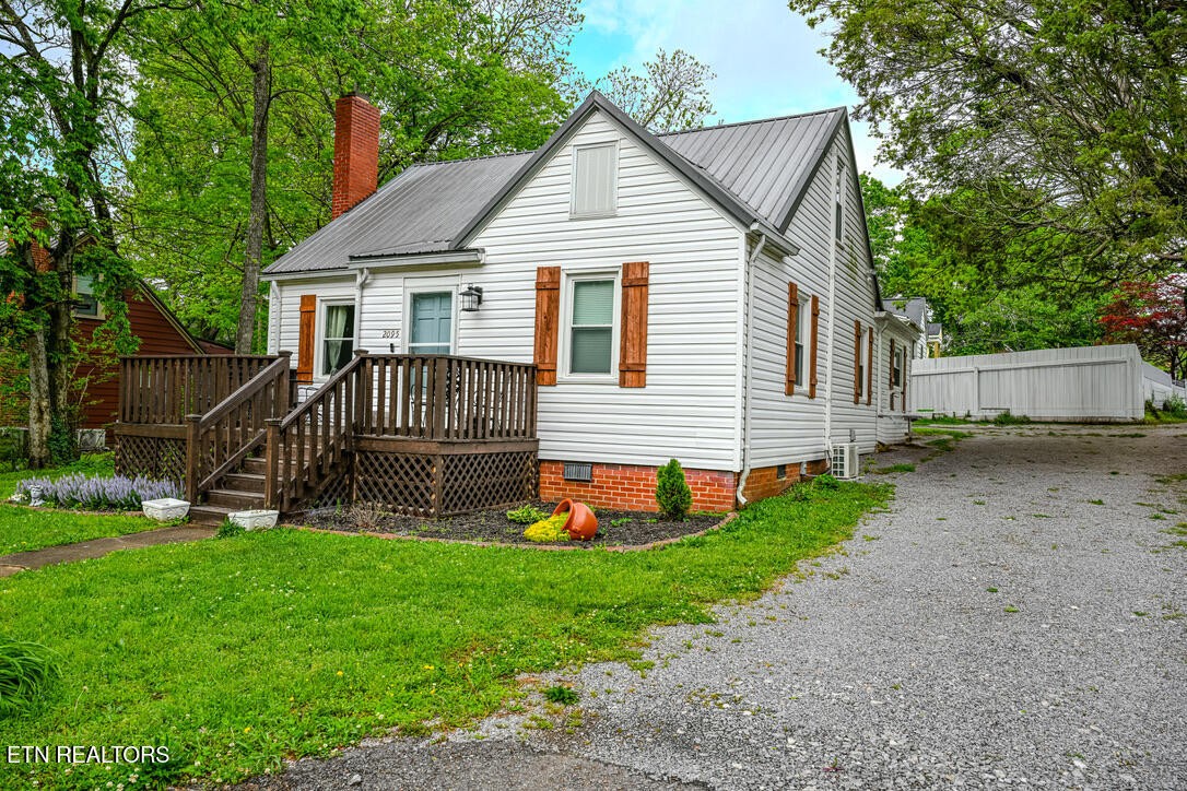 2095 Ne Church St Property Photo 1