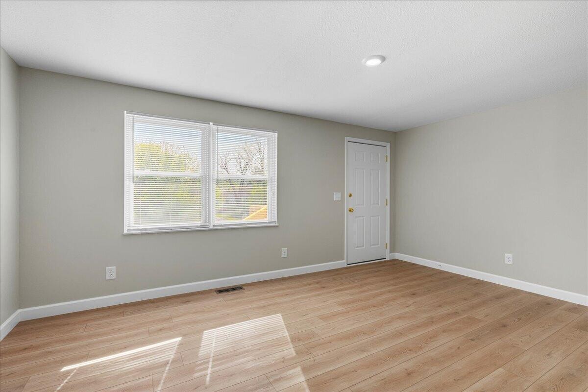 400 N Iowa Avenue Property Photo 3