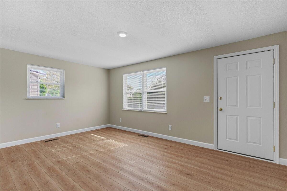 400 N Iowa Avenue Property Photo 4