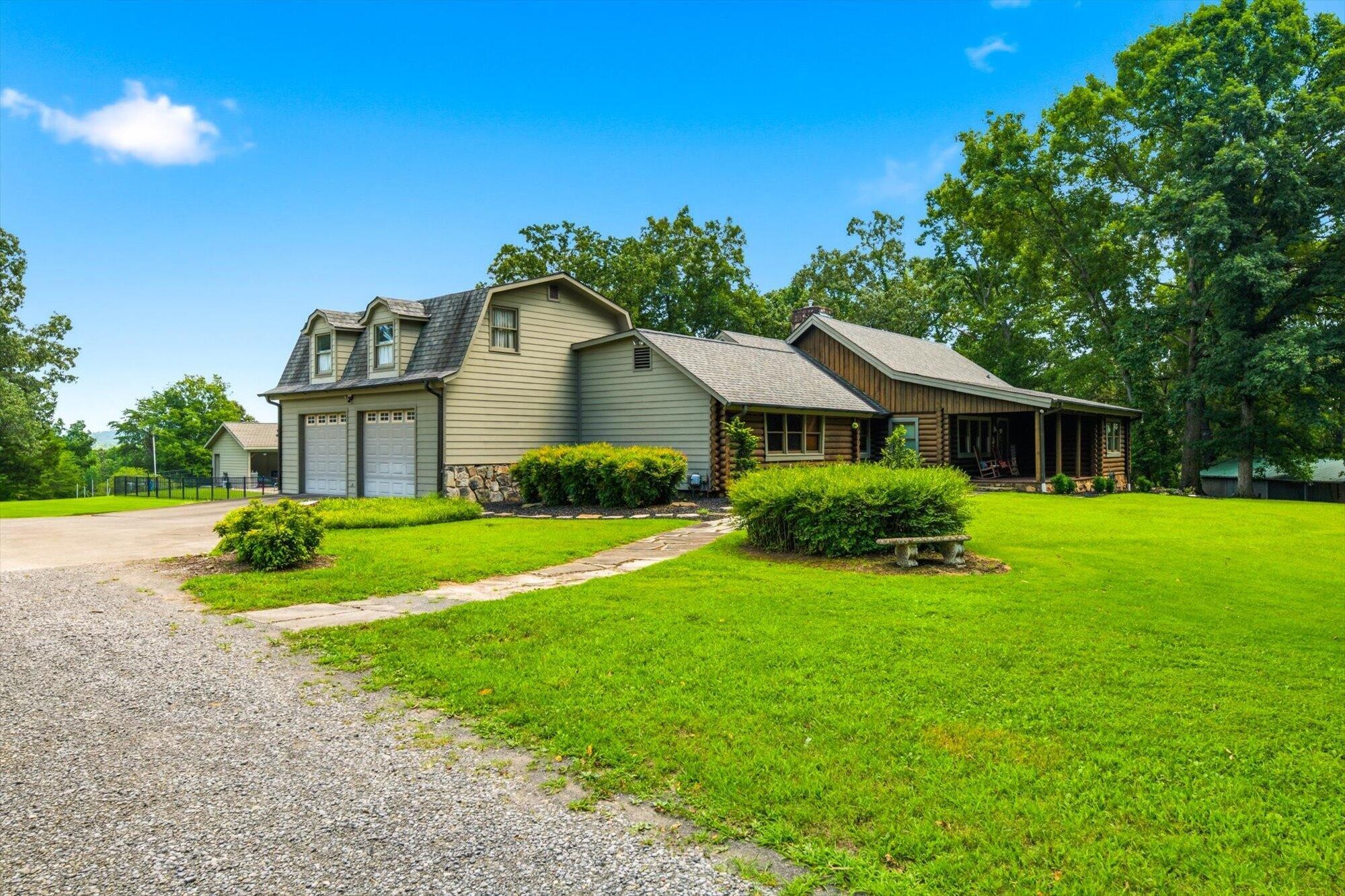 209 County Road 576 Property Photo 1
