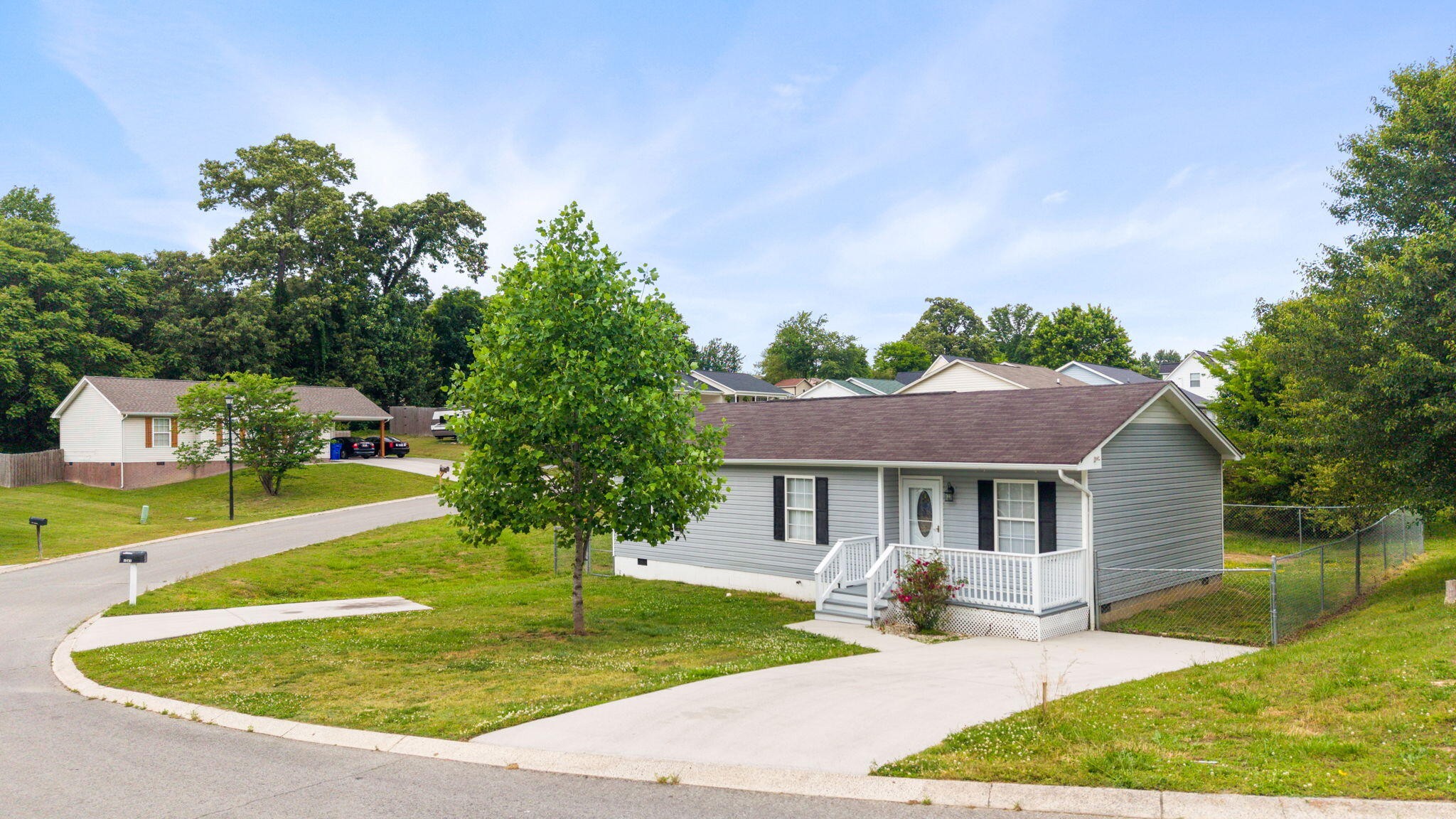 1541 Oak Tree Lane, Se Property Photo 2