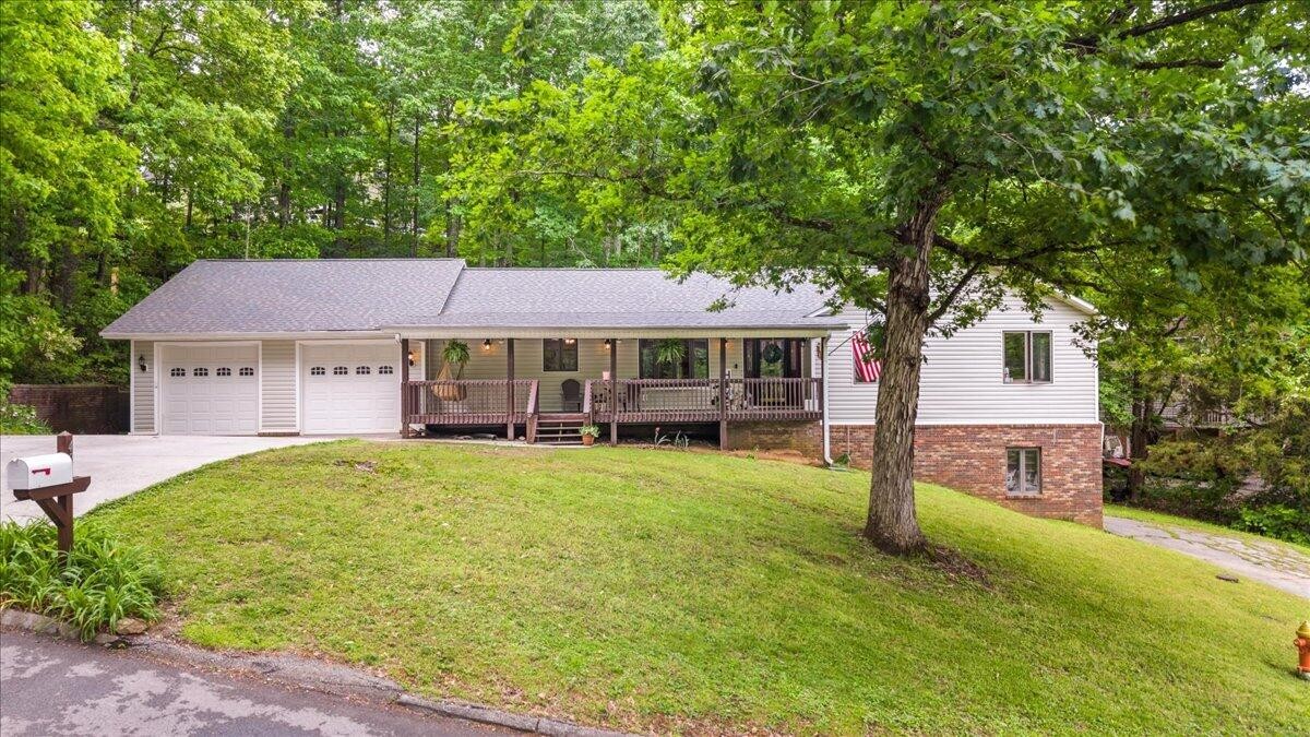 400 Mapleton Drive, NW