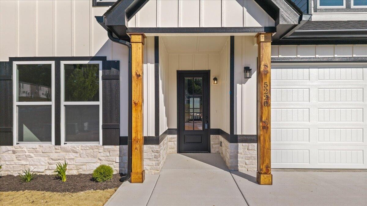 5220 Norah Place, Nw Property Photo 5