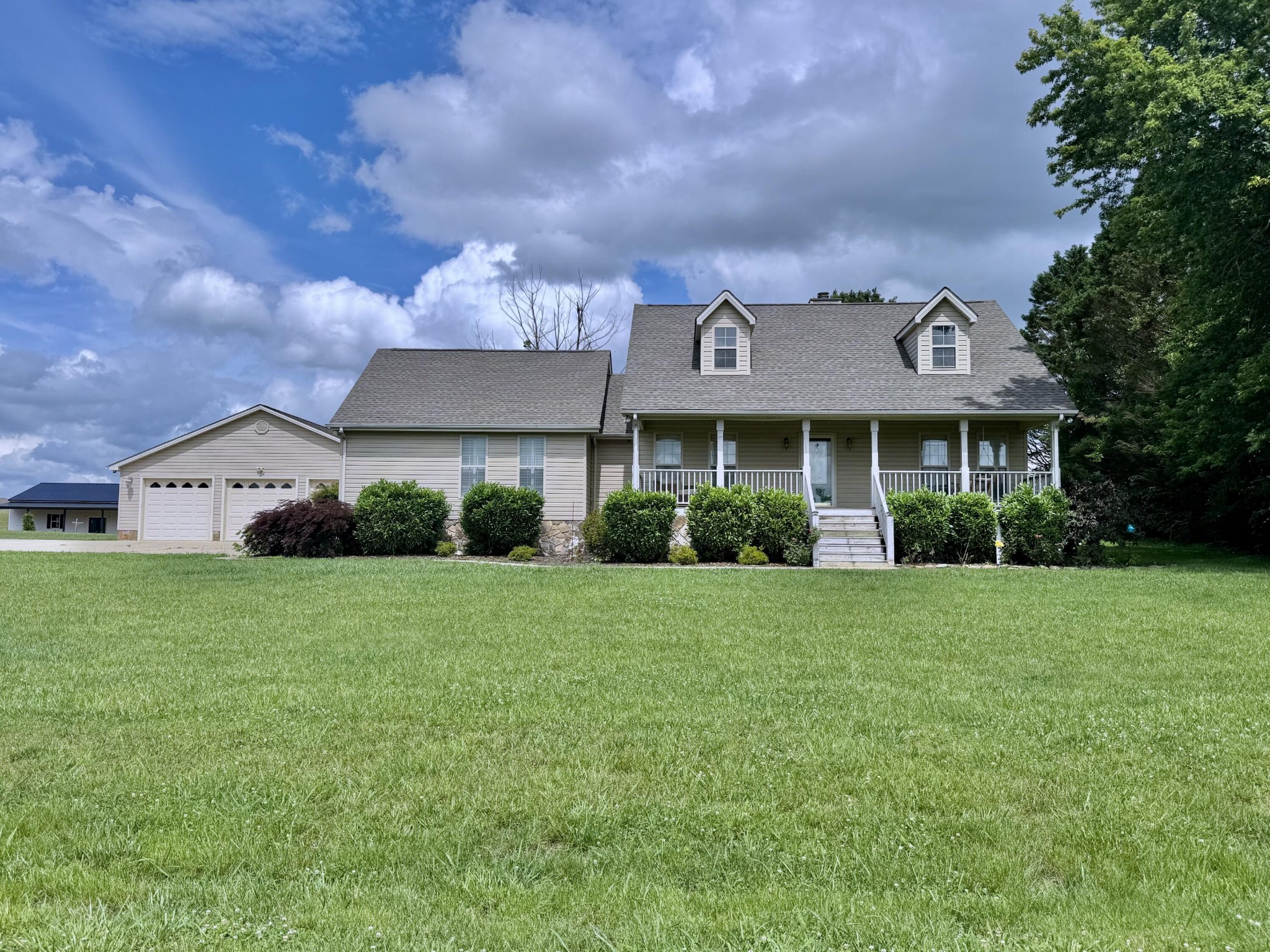 799 Riverbend Drive Property Photo 1