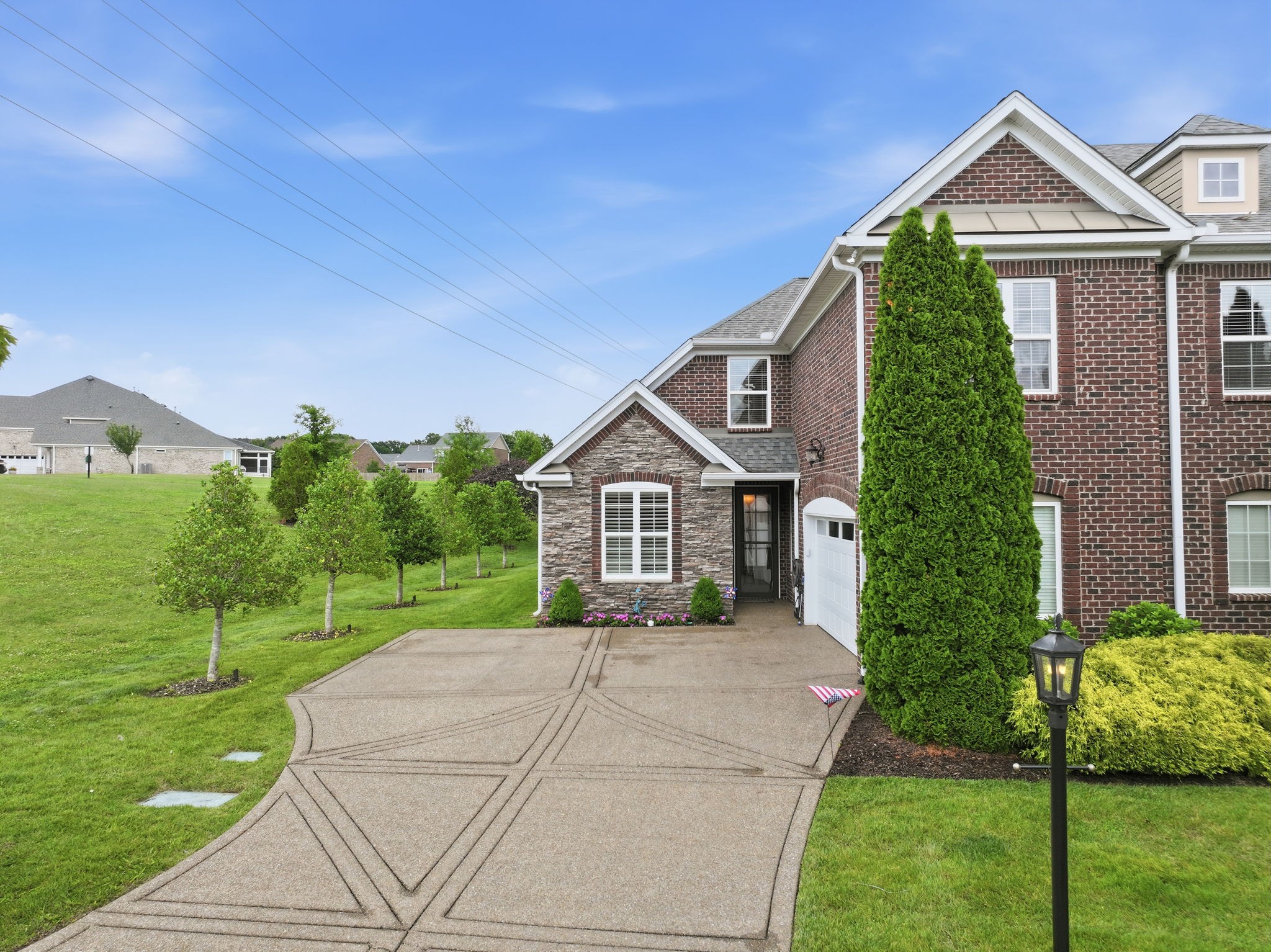 1010 Larkwood Dr Property Photo 1