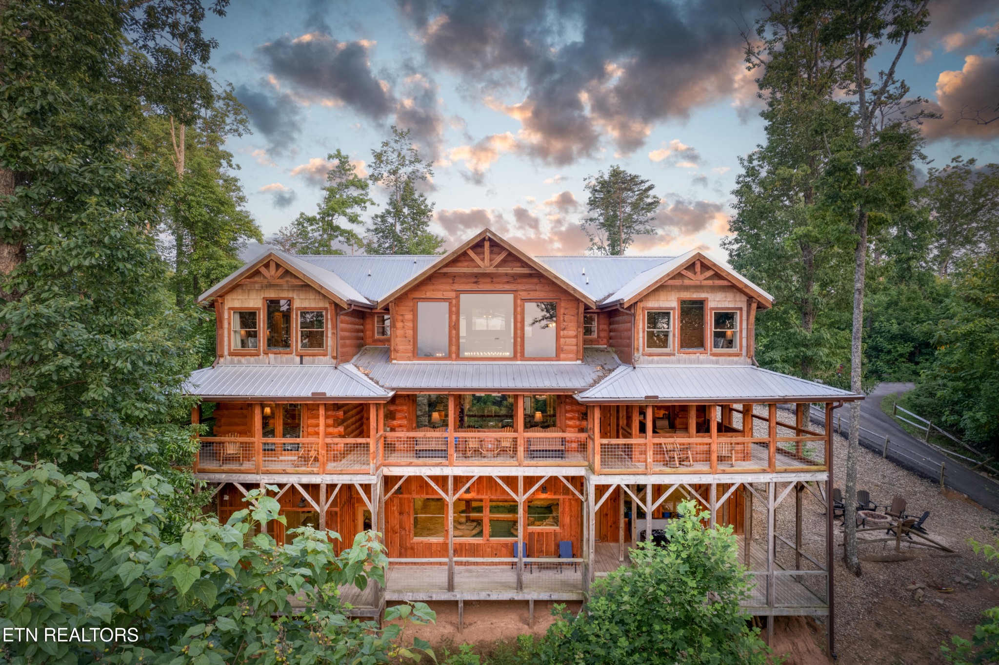 809 Pinecrest Way