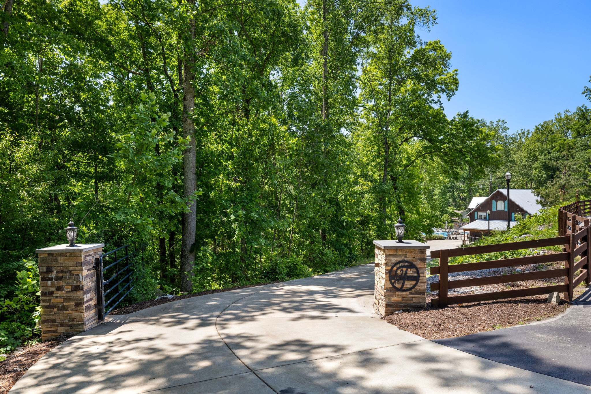 7646 Highway 100 Property Photo 2