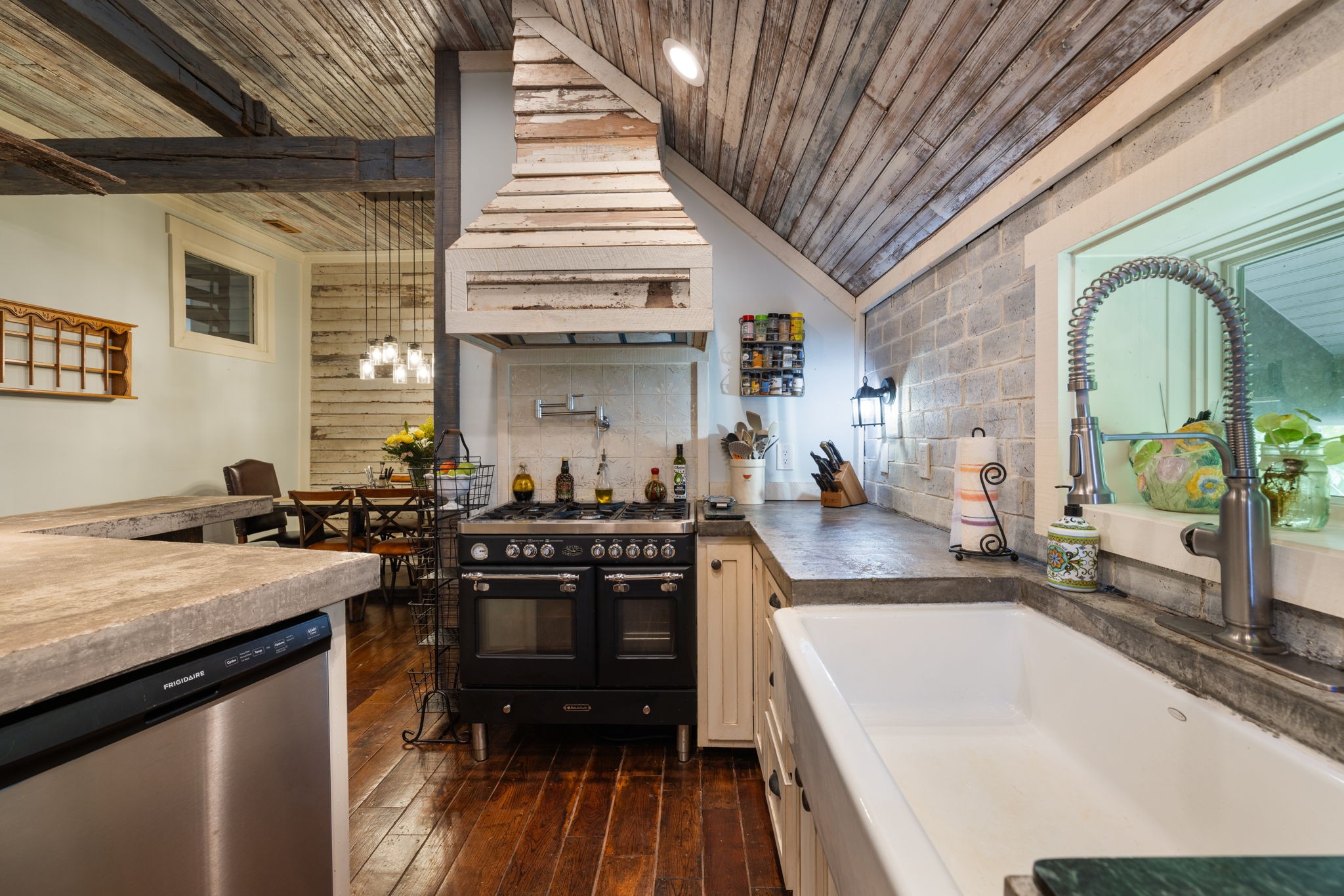 7646 Highway 100 Property Photo 14