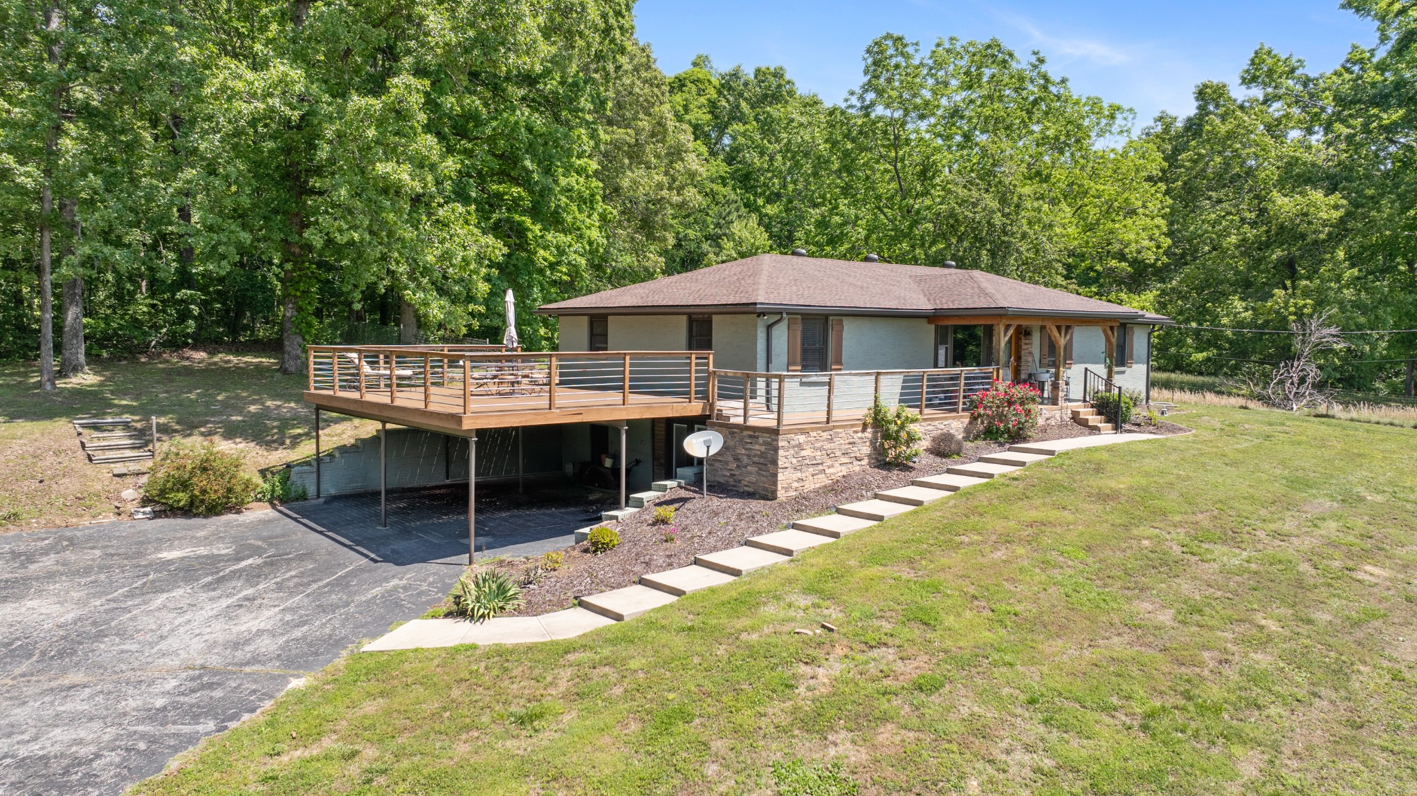 7623 Highway 100 Property Photo 3