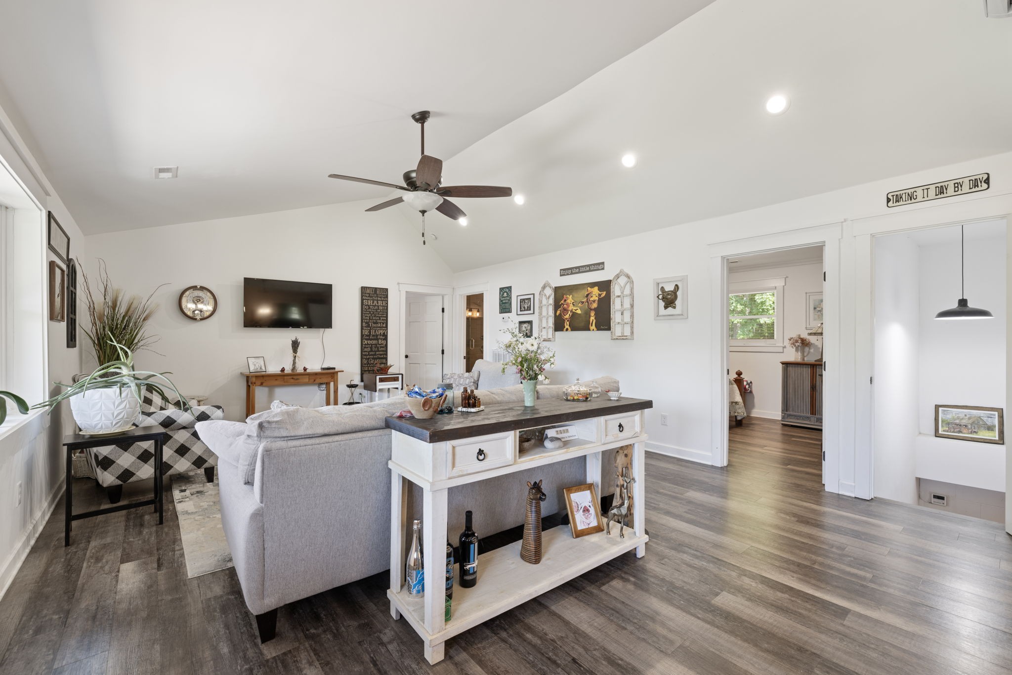 7623 Highway 100 Property Photo 6