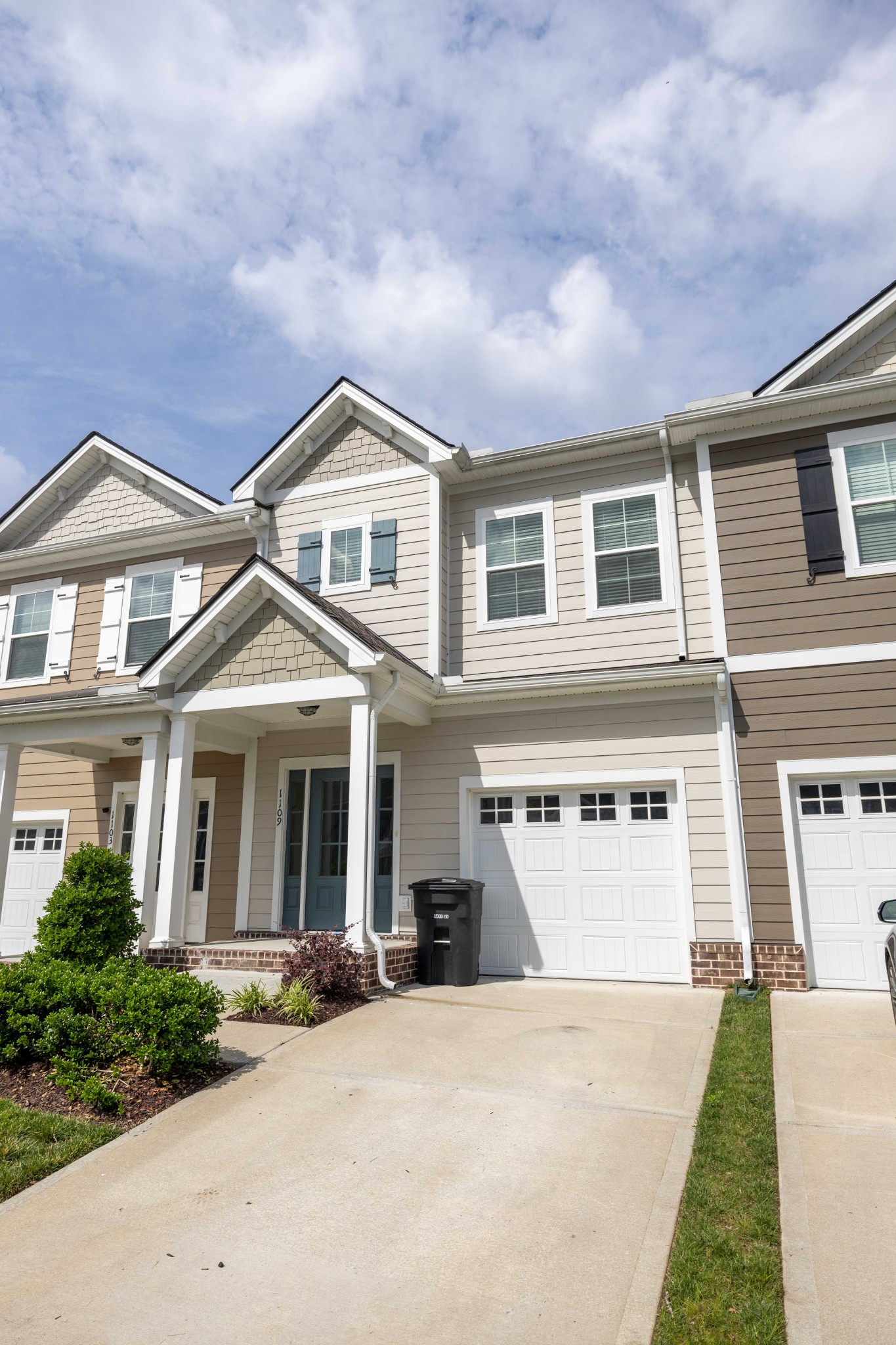 1109 Sweetleaf Dr Property Photo 1