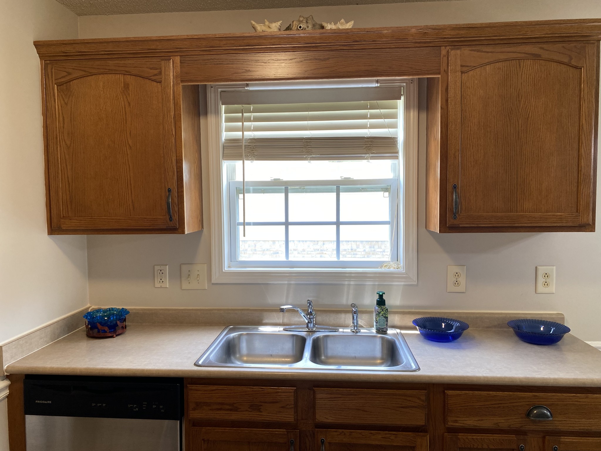 3398 Queensbury Rd Property Photo 6