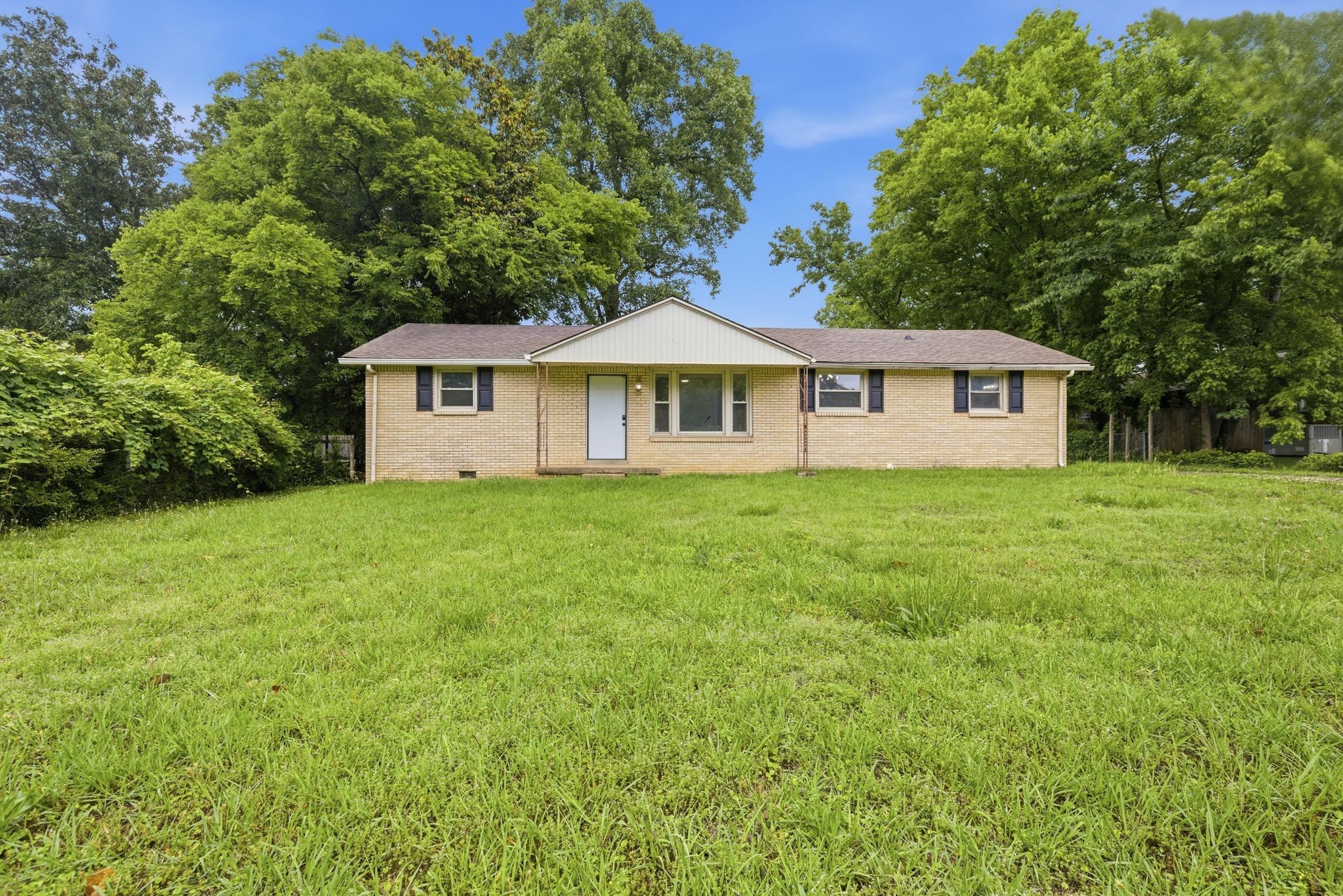 13 Charlemagne Blvd Property Photo 1