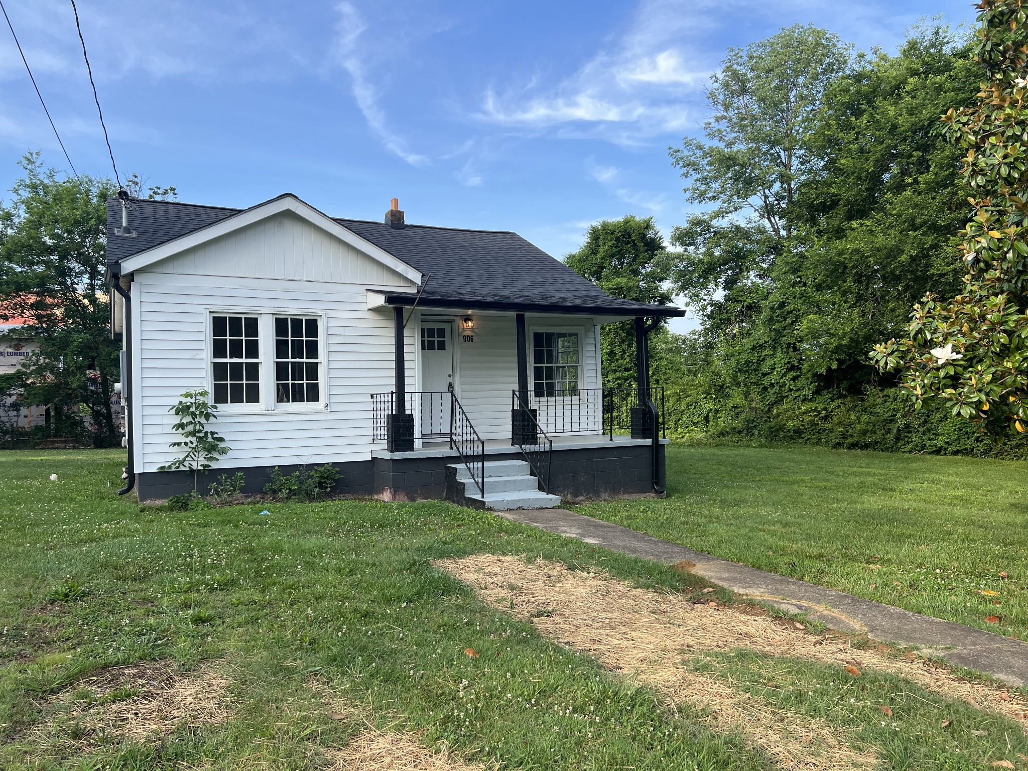 906 Carthage Hwy Property Photo 1