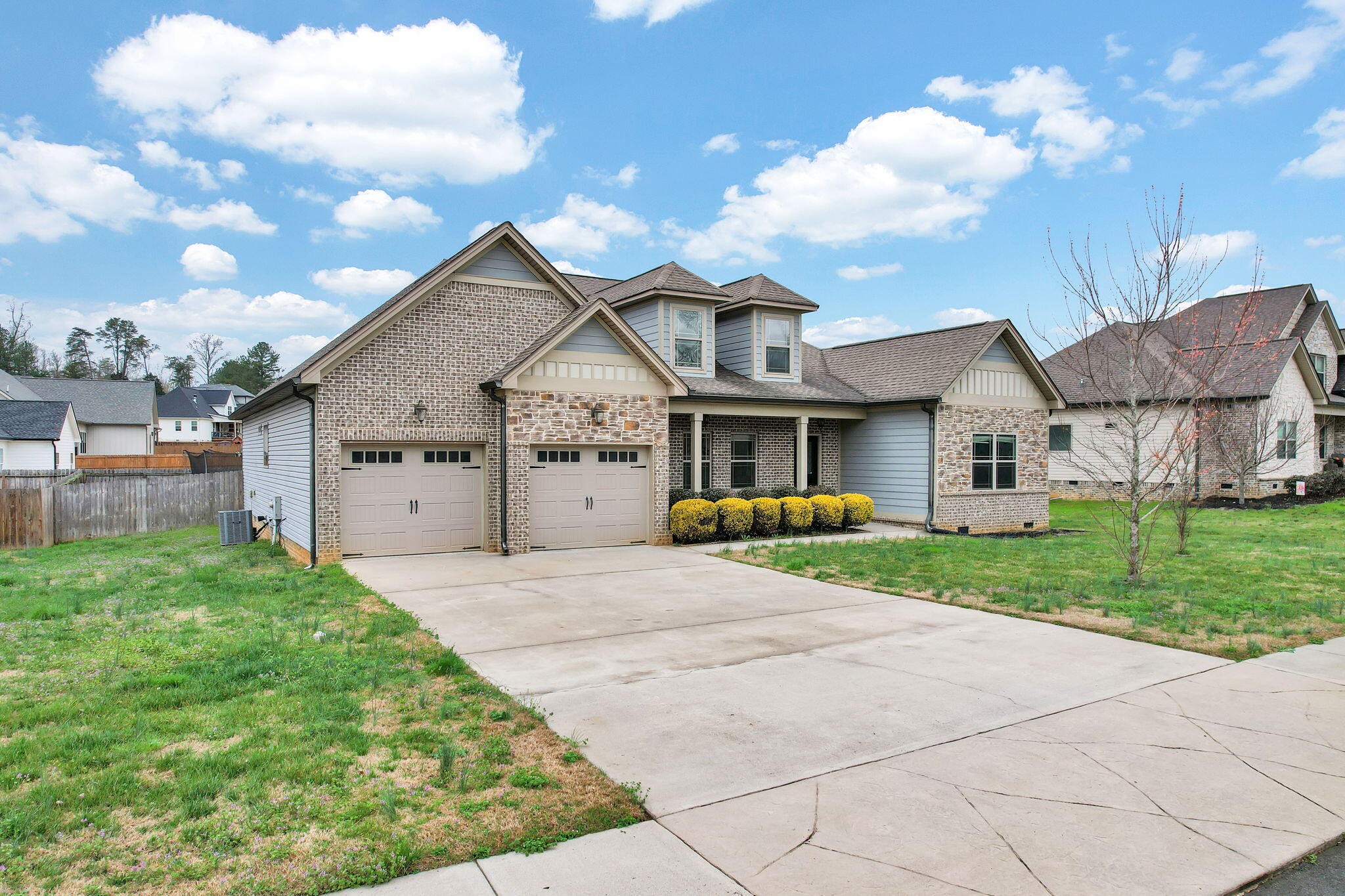 210 Winding Glen Drive, Nw Property Photo 2