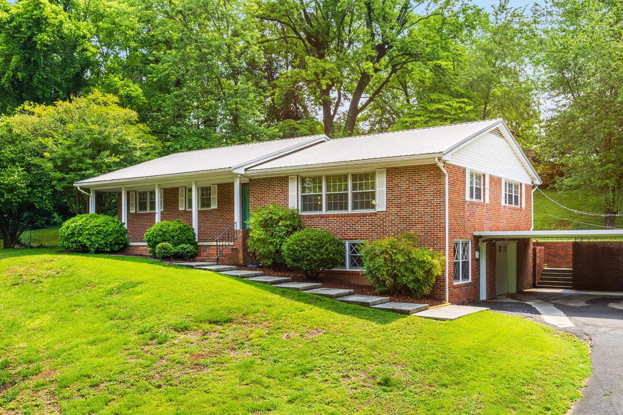 2802 Elm Drive, NE