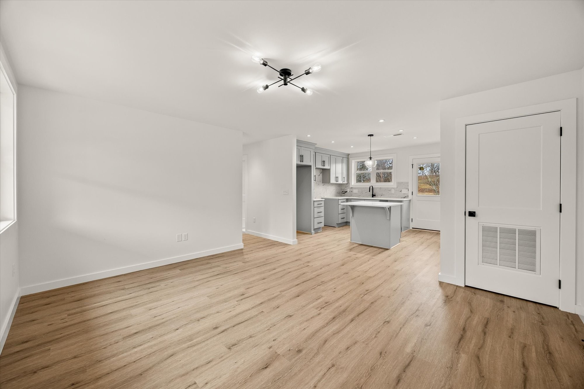 227 Boatman St Property Photo 3