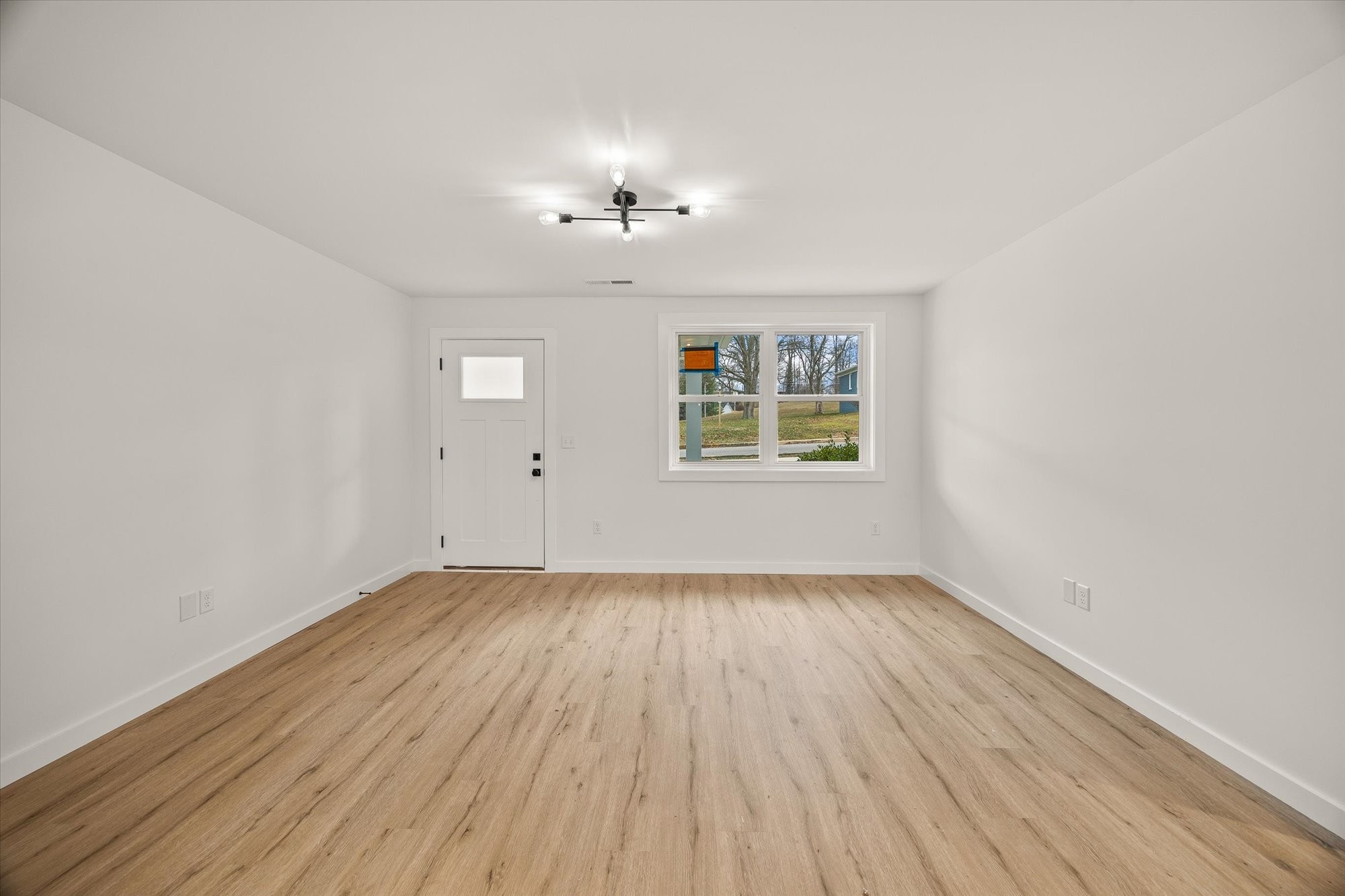 227 Boatman St Property Photo 5
