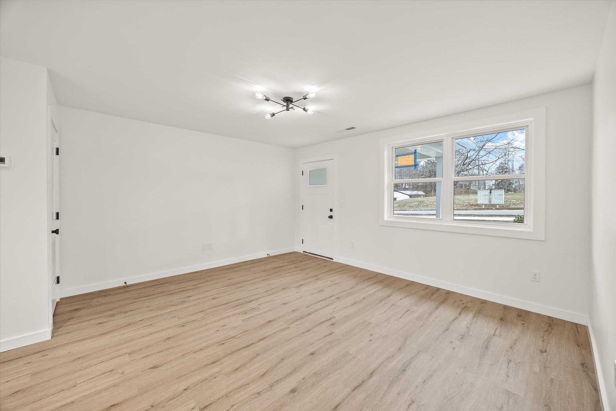 227 Boatman St Property Photo 6