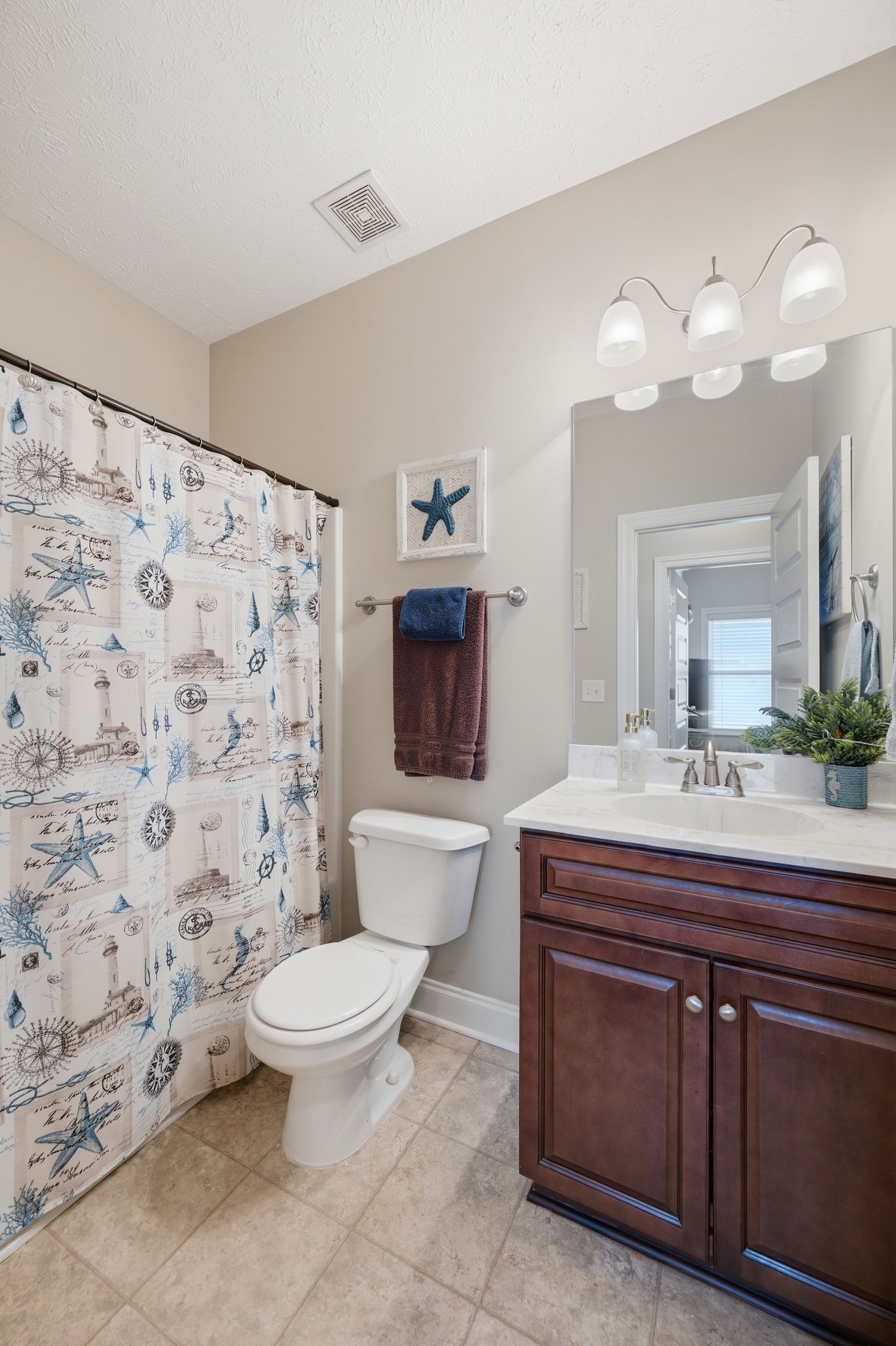 640 Laurel Ln Property Photo 13