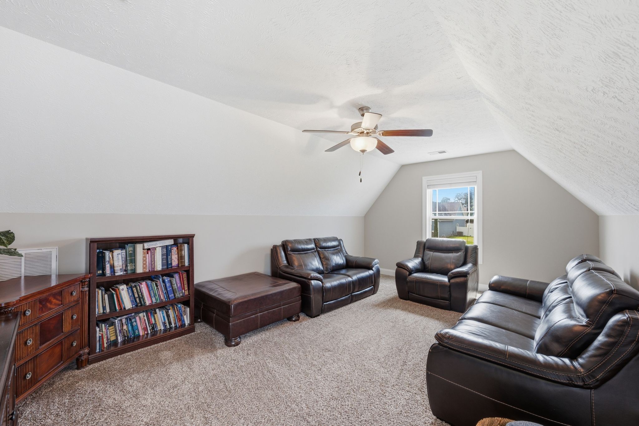 640 Laurel Ln Property Photo 19