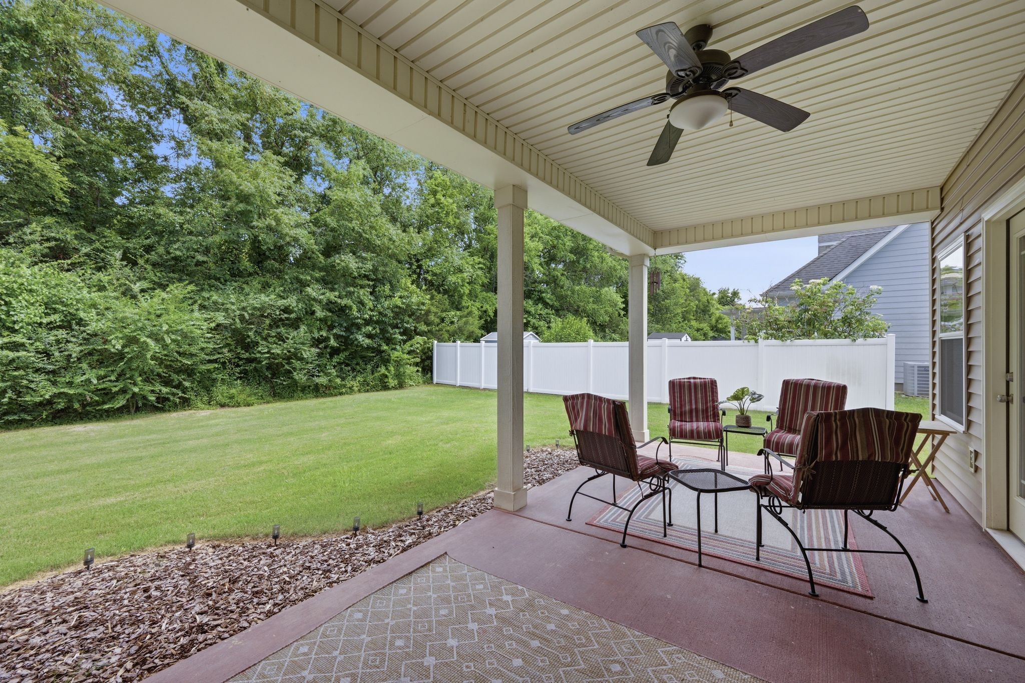 640 Laurel Ln Property Photo 21