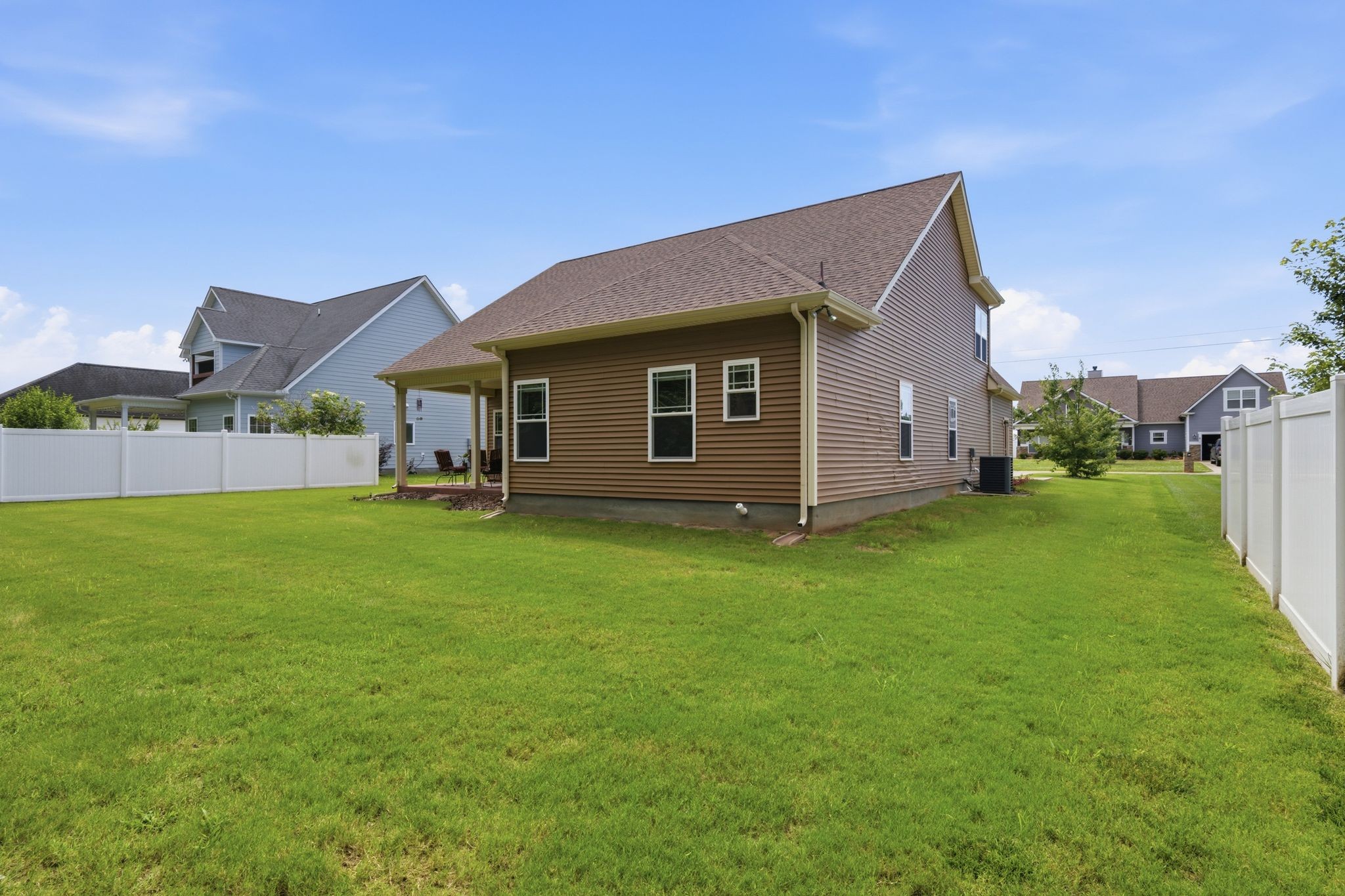 640 Laurel Ln Property Photo 23