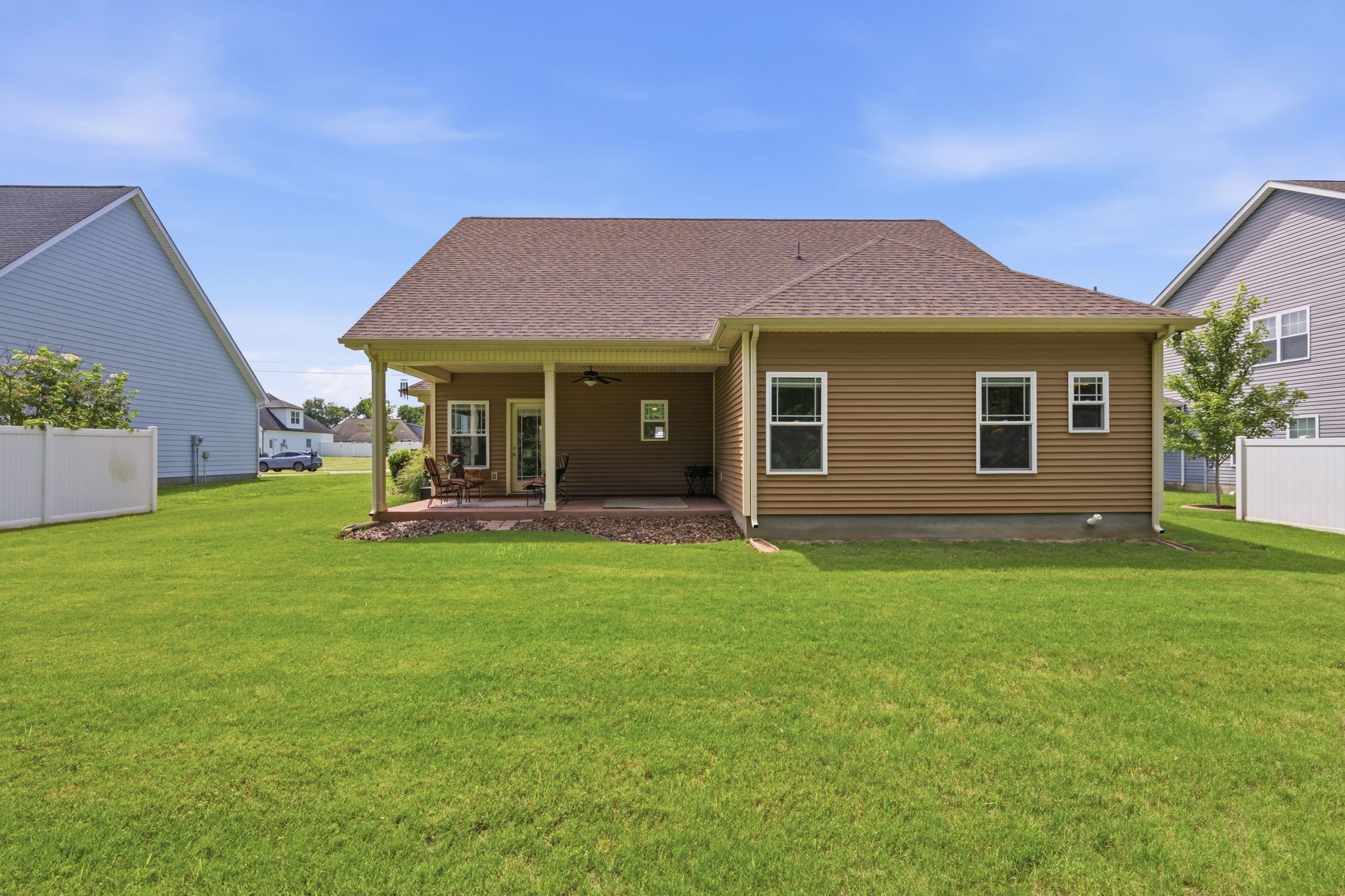 640 Laurel Ln Property Photo 24