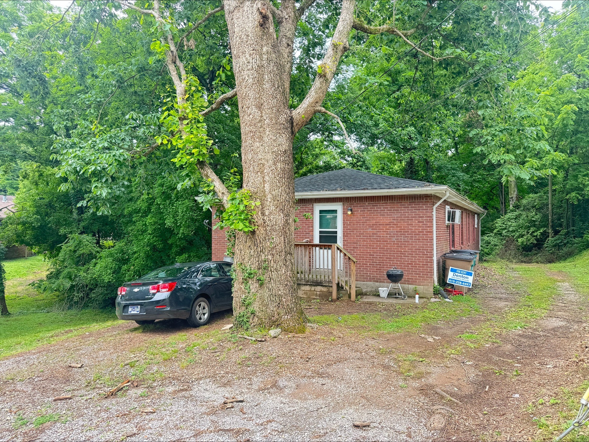 1115 Campbell St Property Photo 3