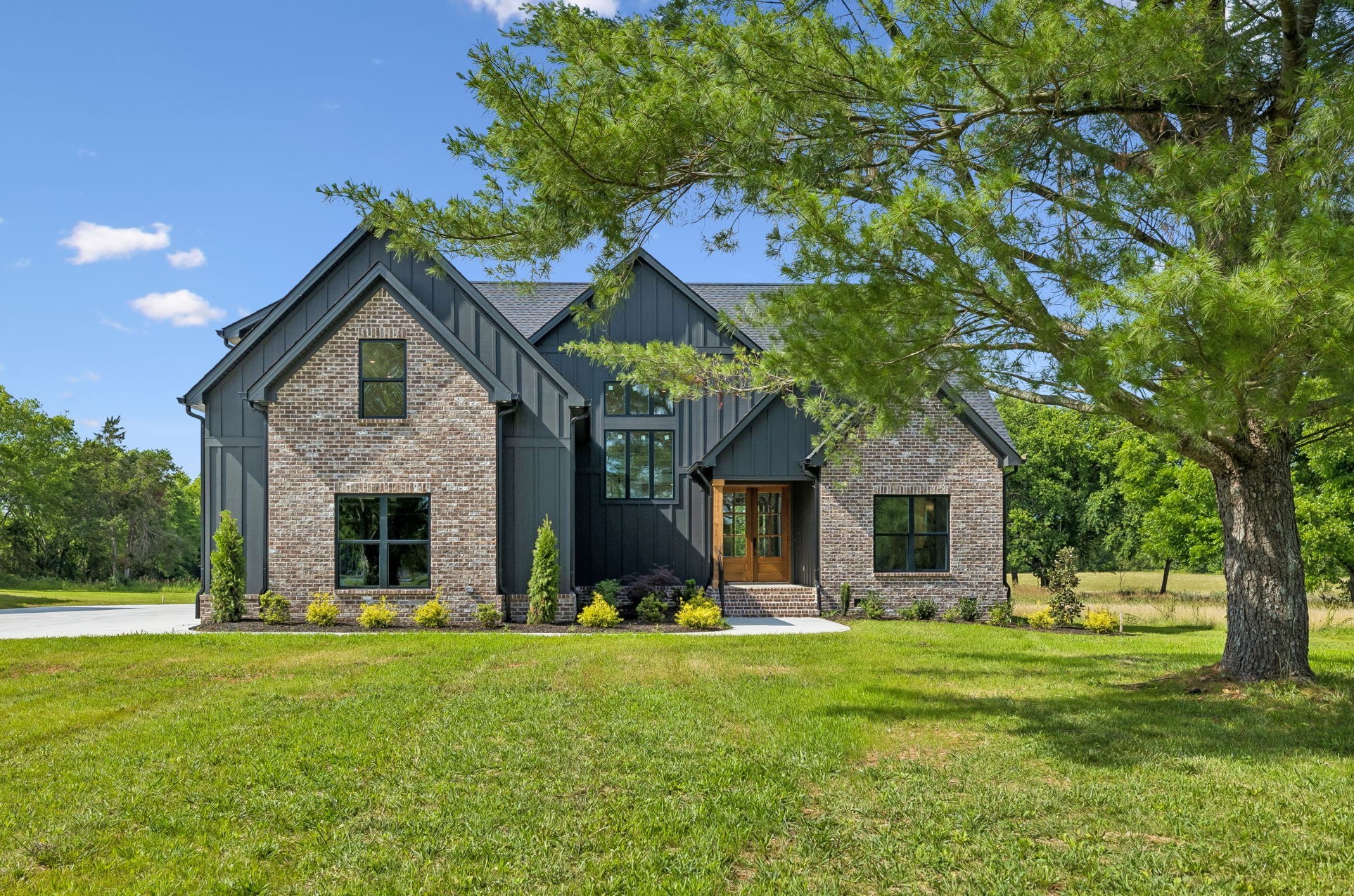 2418 River Rd Property Photo 1
