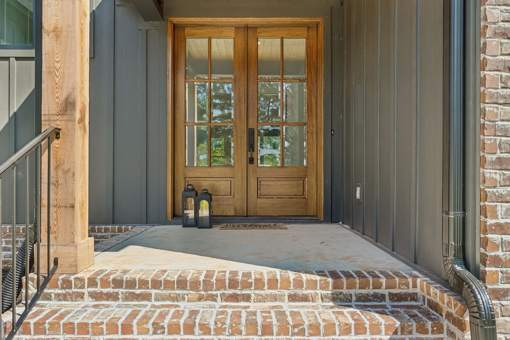 2418 River Rd Property Photo 6