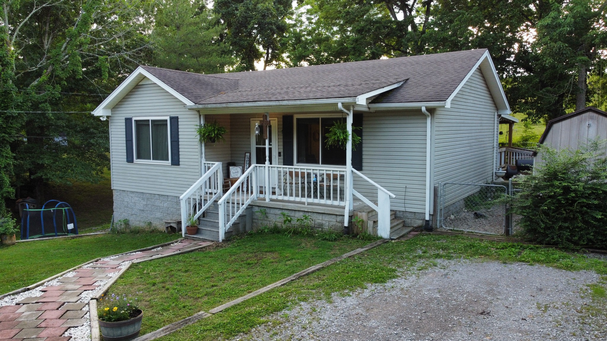 49 Roberts Ln