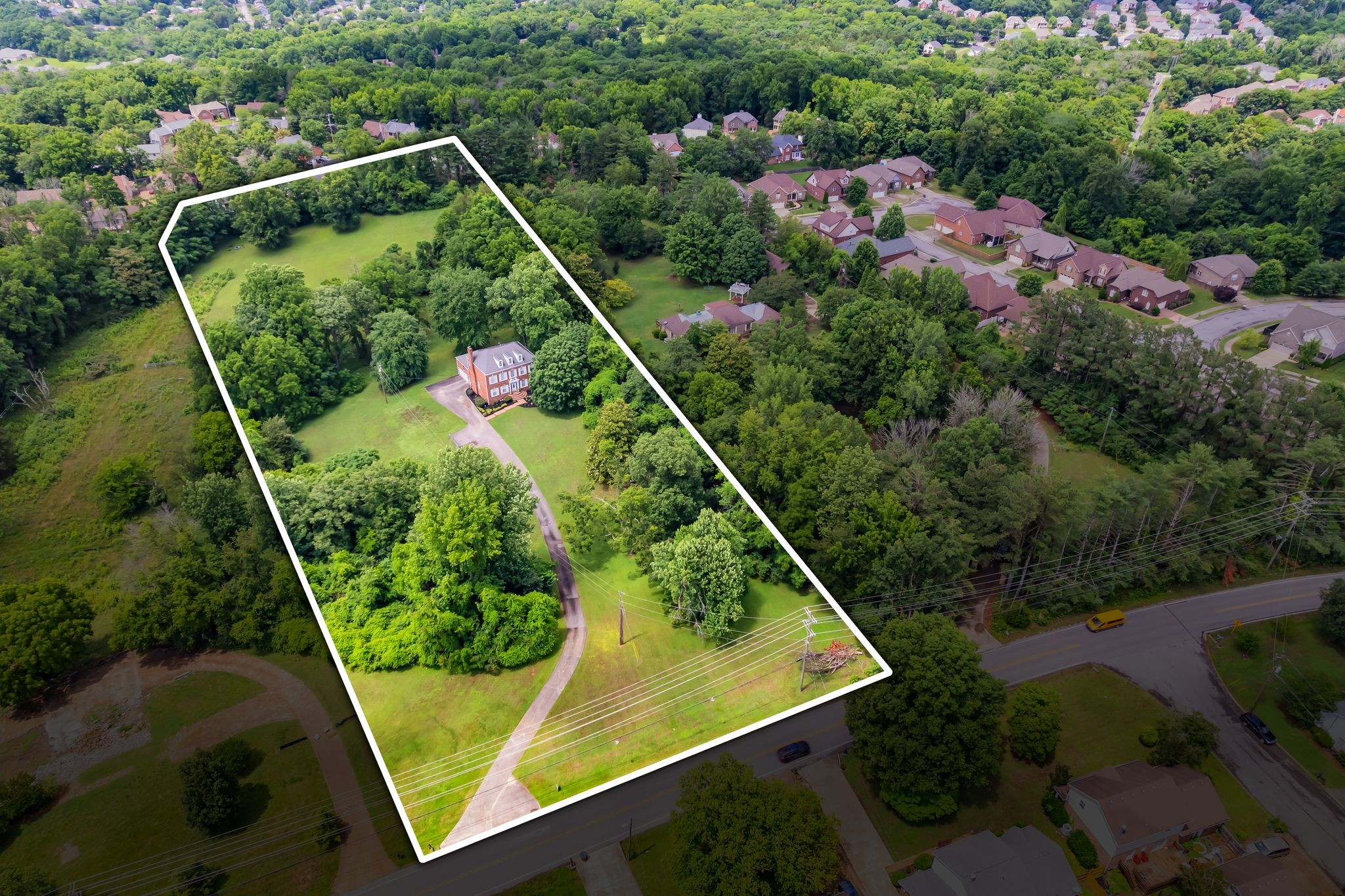 651 Old Lebanon Dirt Rd Property Photo 16