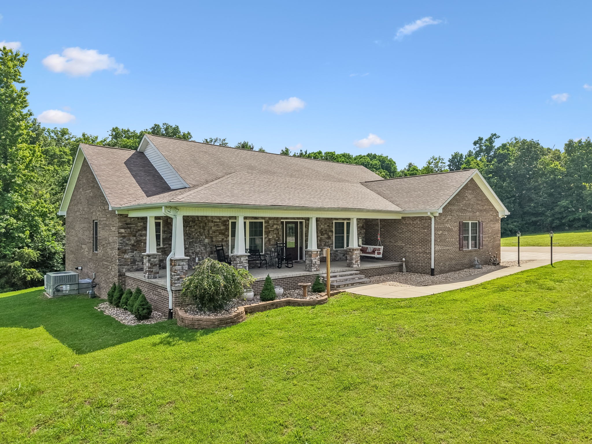 1421 Oakmont Cir Property Photo 1