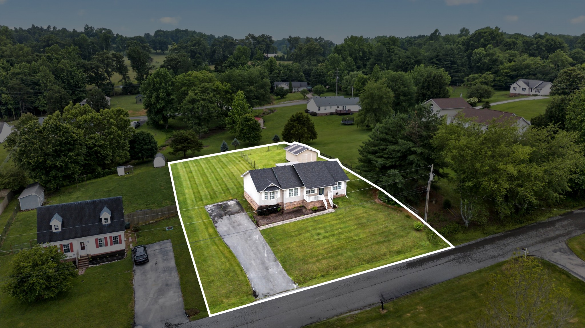 3911 Kings Ct Property Photo 5