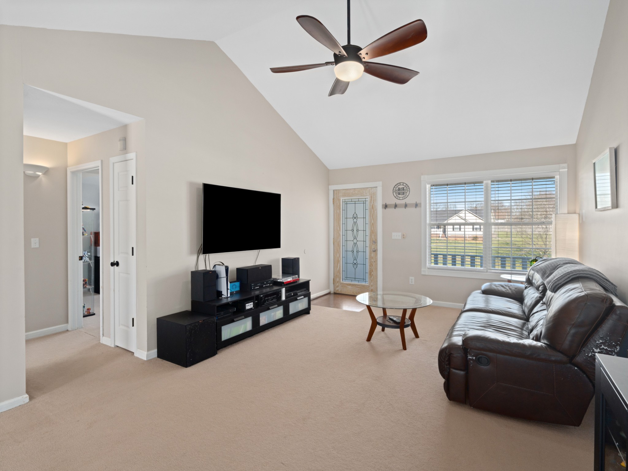 3911 Kings Ct Property Photo 6
